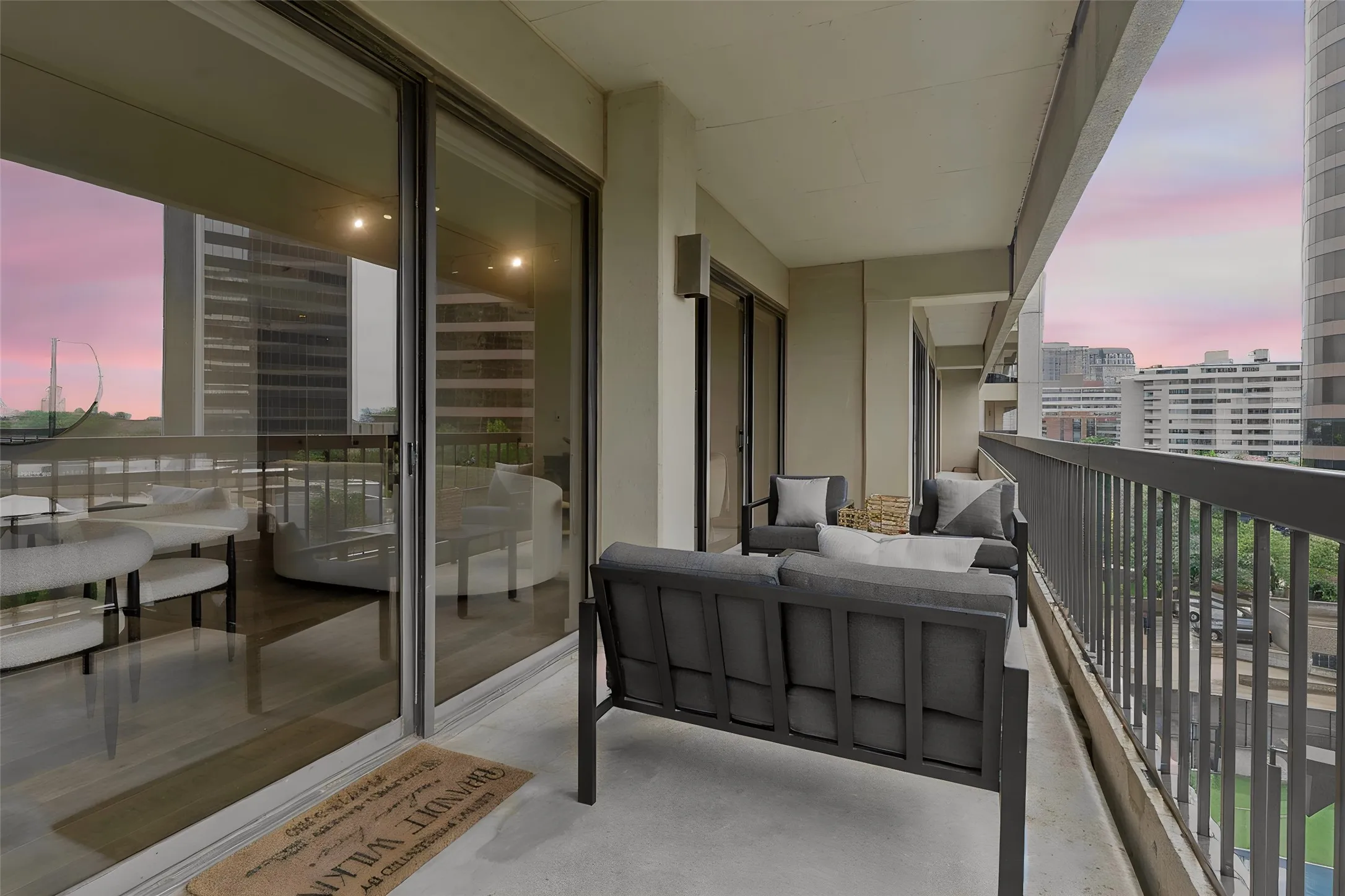 Condominium For Sale in Dallas County , 3831 Turtle Creek Boulevard 7E, Dallas, Texas 75219, 3 Bedroom, 2 Bathroom, 2 Garage spaces, 2,077 Sqft, built in 1981, Preowned, Price $900,000, mls#21255557, Real Estate Agent in Dallas, Homes For Sale in Dallas county, Homes For Sale in Dallas, Realtor in Dallas Texas, Real Estate Brokerage Independent Realty Texas, Luminita Cordes Realtor