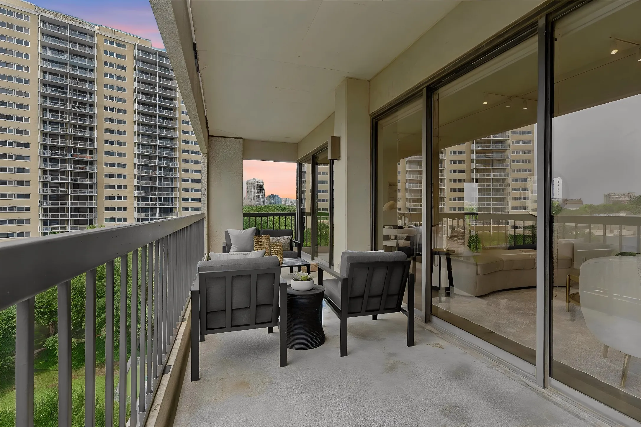 Condominium For Sale in Dallas County , 3831 Turtle Creek Boulevard 7E, Dallas, Texas 75219, 3 Bedroom, 2 Bathroom, 2 Garage spaces, 2,077 Sqft, built in 1981, Preowned, Price $900,000, mls#21255557, Real Estate Agent in Dallas, Homes For Sale in Dallas county, Homes For Sale in Dallas, Realtor in Dallas Texas, Real Estate Brokerage Independent Realty Texas, Luminita Cordes Realtor
