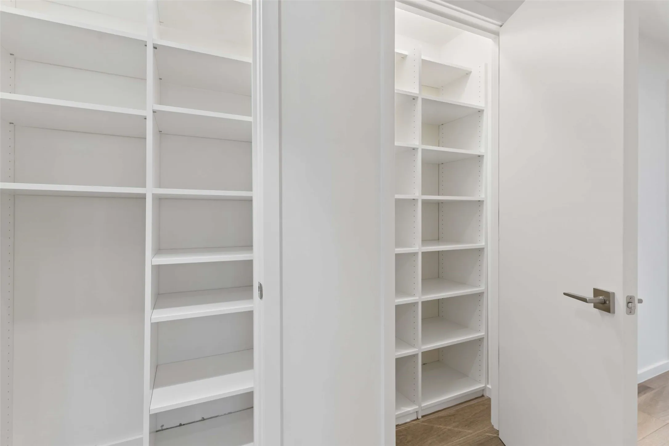 Condominium For Sale in Dallas County , 3831 Turtle Creek Boulevard 7E, Dallas, Texas 75219, 3 Bedroom, 2 Bathroom, 2 Garage spaces, 2,077 Sqft, built in 1981, Preowned, Price $900,000, mls#21255557, Real Estate Agent in Dallas, Homes For Sale in Dallas county, Homes For Sale in Dallas, Realtor in Dallas Texas, Real Estate Brokerage Independent Realty Texas, Luminita Cordes Realtor