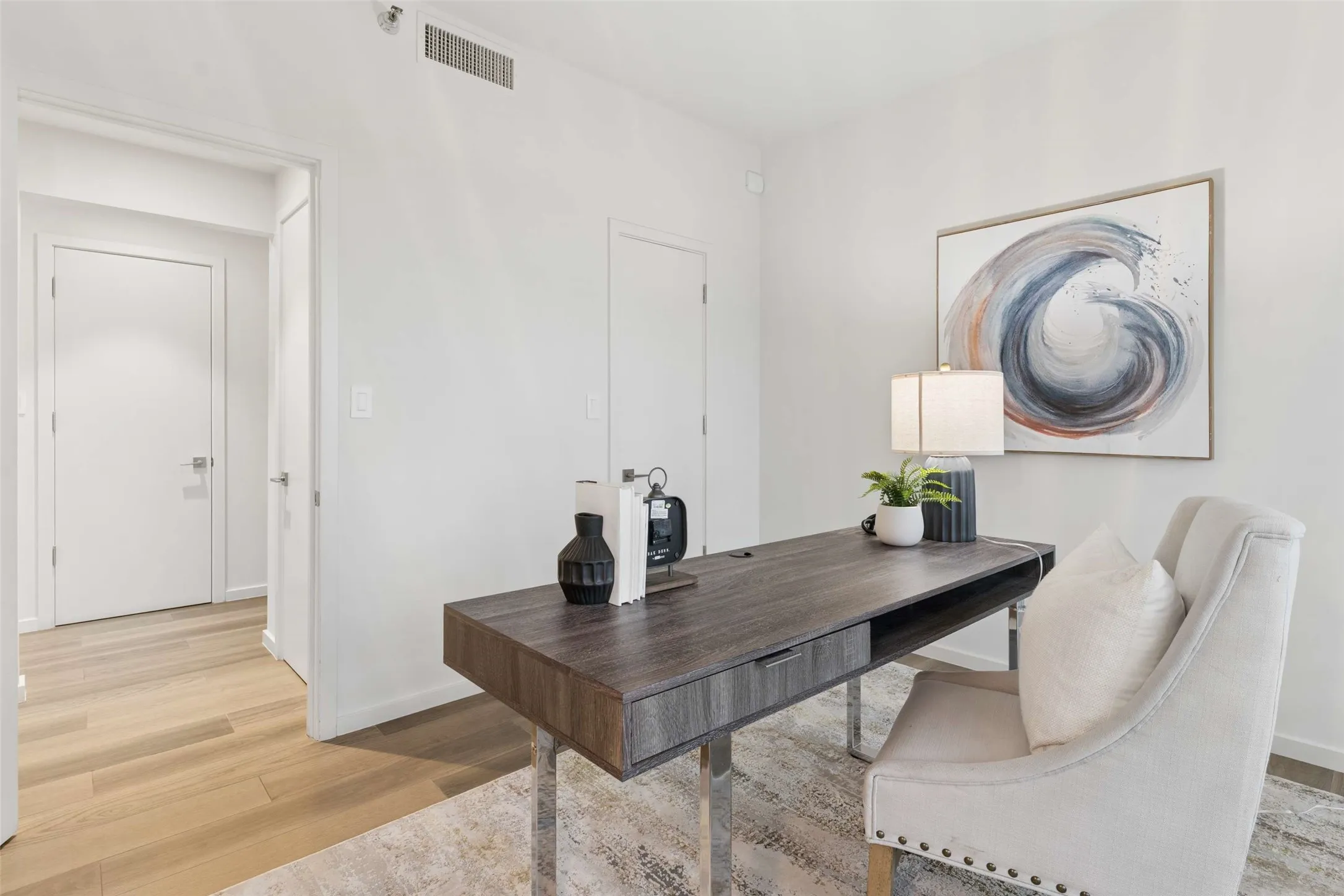 Condominium For Sale in Dallas County , 3831 Turtle Creek Boulevard 7E, Dallas, Texas 75219, 3 Bedroom, 2 Bathroom, 2 Garage spaces, 2,077 Sqft, built in 1981, Preowned, Price $900,000, mls#21255557, Real Estate Agent in Dallas, Homes For Sale in Dallas county, Homes For Sale in Dallas, Realtor in Dallas Texas, Real Estate Brokerage Independent Realty Texas, Luminita Cordes Realtor