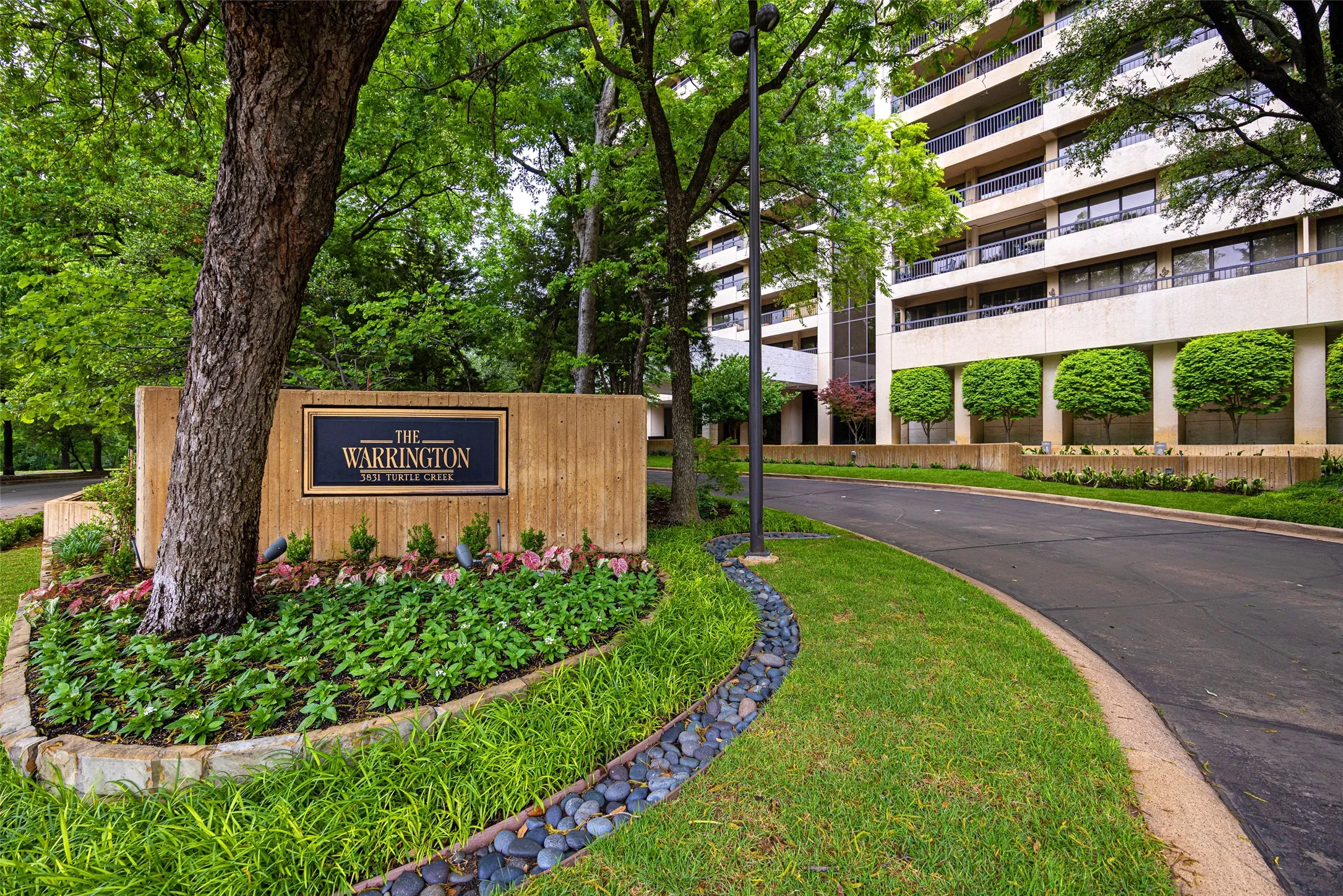 Condominium For Sale in Dallas County , 3831 Turtle Creek Boulevard 7E, Dallas, Texas 75219, 3 Bedroom, 2 Bathroom, 2 Garage spaces, 2,077 Sqft, built in 1981, Preowned, Price $900,000, mls#21255557, Real Estate Agent in Dallas, Homes For Sale in Dallas county, Homes For Sale in Dallas, Realtor in Dallas Texas, Real Estate Brokerage Independent Realty Texas, Luminita Cordes Realtor