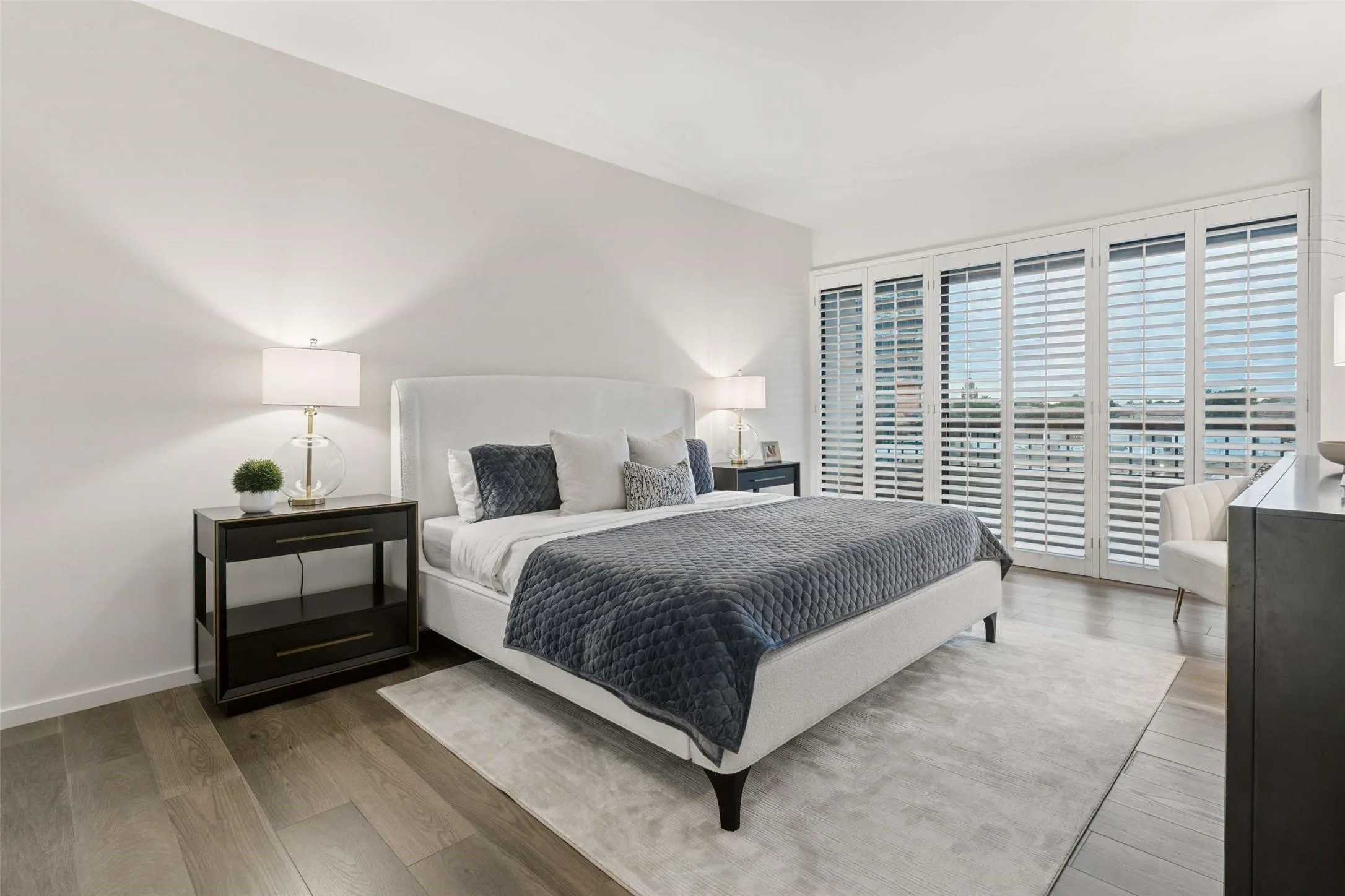 Condominium For Sale in Dallas County , 3831 Turtle Creek Boulevard 7E, Dallas, Texas 75219, 3 Bedroom, 2 Bathroom, 2 Garage spaces, 2,077 Sqft, built in 1981, Preowned, Price $900,000, mls#21255557, Real Estate Agent in Dallas, Homes For Sale in Dallas county, Homes For Sale in Dallas, Realtor in Dallas Texas, Real Estate Brokerage Independent Realty Texas, Luminita Cordes Realtor