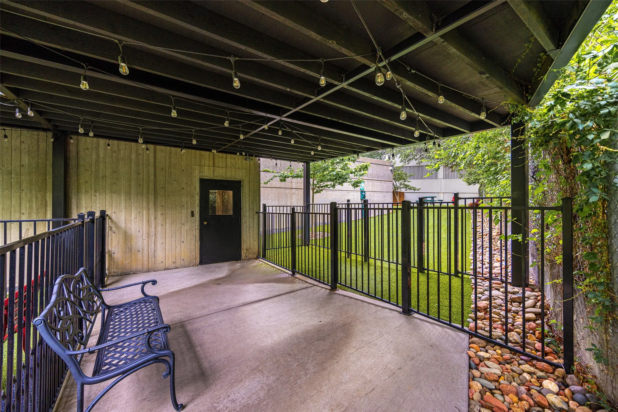 Condominium For Sale in Dallas County , 3831 Turtle Creek Boulevard 7E, Dallas, Texas 75219, 3 Bedroom, 2 Bathroom, 2 Garage spaces, 2,077 Sqft, built in 1981, Preowned, Price $900,000, mls#21255557, Real Estate Agent in Dallas, Homes For Sale in Dallas county, Homes For Sale in Dallas, Realtor in Dallas Texas, Real Estate Brokerage Independent Realty Texas, Luminita Cordes Realtor