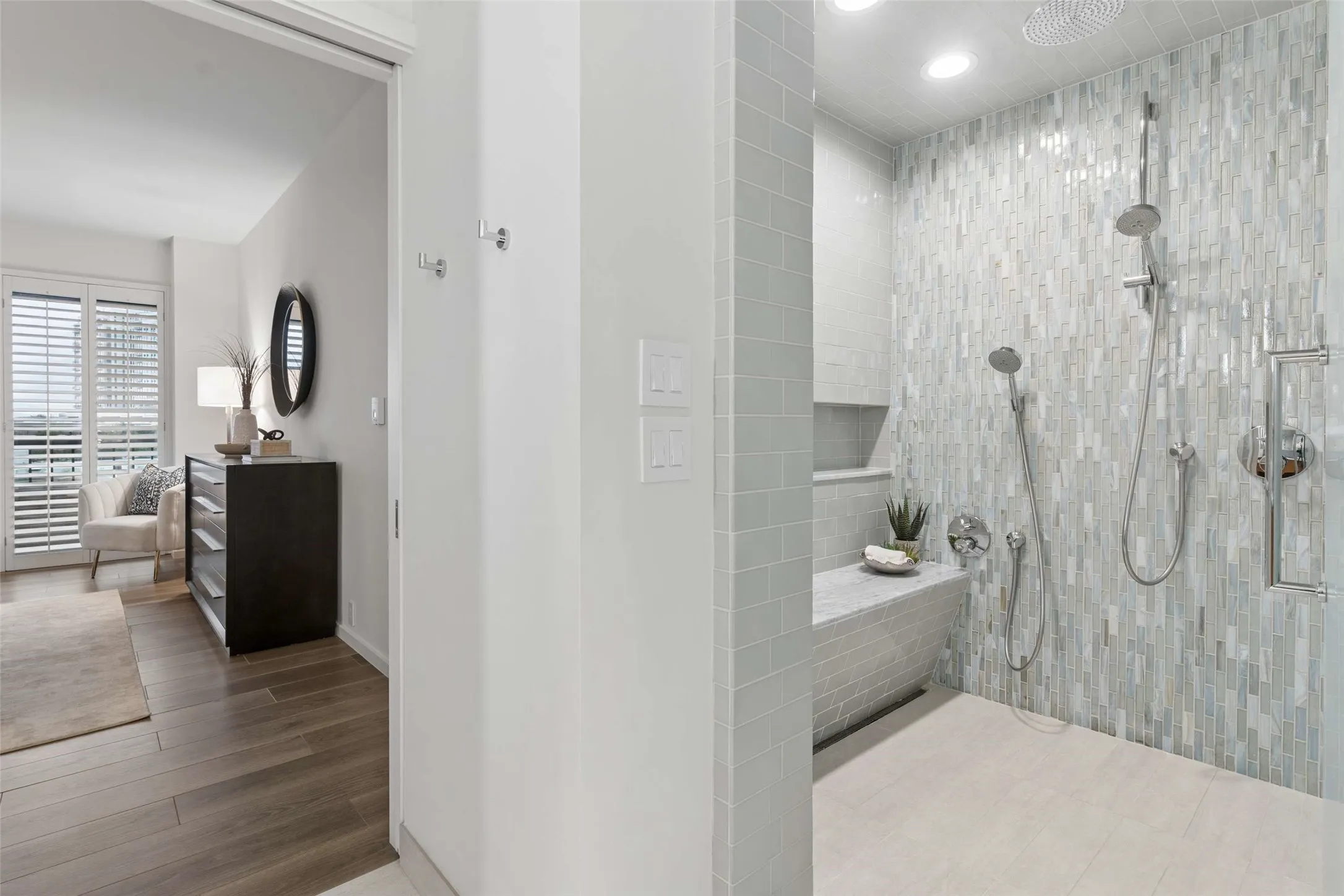Condominium For Sale in Dallas County , 3831 Turtle Creek Boulevard 7E, Dallas, Texas 75219, 3 Bedroom, 2 Bathroom, 2 Garage spaces, 2,077 Sqft, built in 1981, Preowned, Price $900,000, mls#21255557, Real Estate Agent in Dallas, Homes For Sale in Dallas county, Homes For Sale in Dallas, Realtor in Dallas Texas, Real Estate Brokerage Independent Realty Texas, Luminita Cordes Realtor