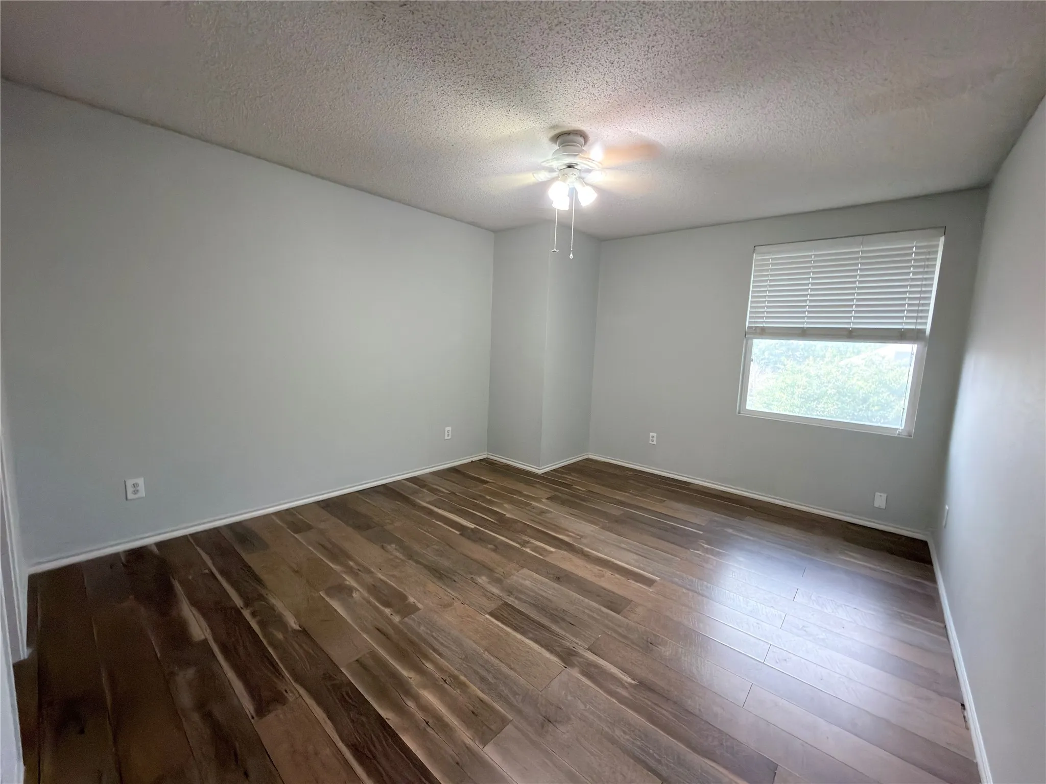 Single Family Residence For Sale in Dallas County , 2032 Cap Rock Lane, Grand Prairie, Texas 75052, 5 Bedroom, 3 Bathroom, 2 Garage spaces, 3,504 Sqft, built in 2005, mls#21257824, Real Estate Agent in Grand Prairie, Homes For Sale in Dallas county, Homes For Sale in Grand Prairie, Realtor in Grand Prairie Texas, Real Estate Brokerage Independent Realty Texas, Luminita Cordes Realtor
