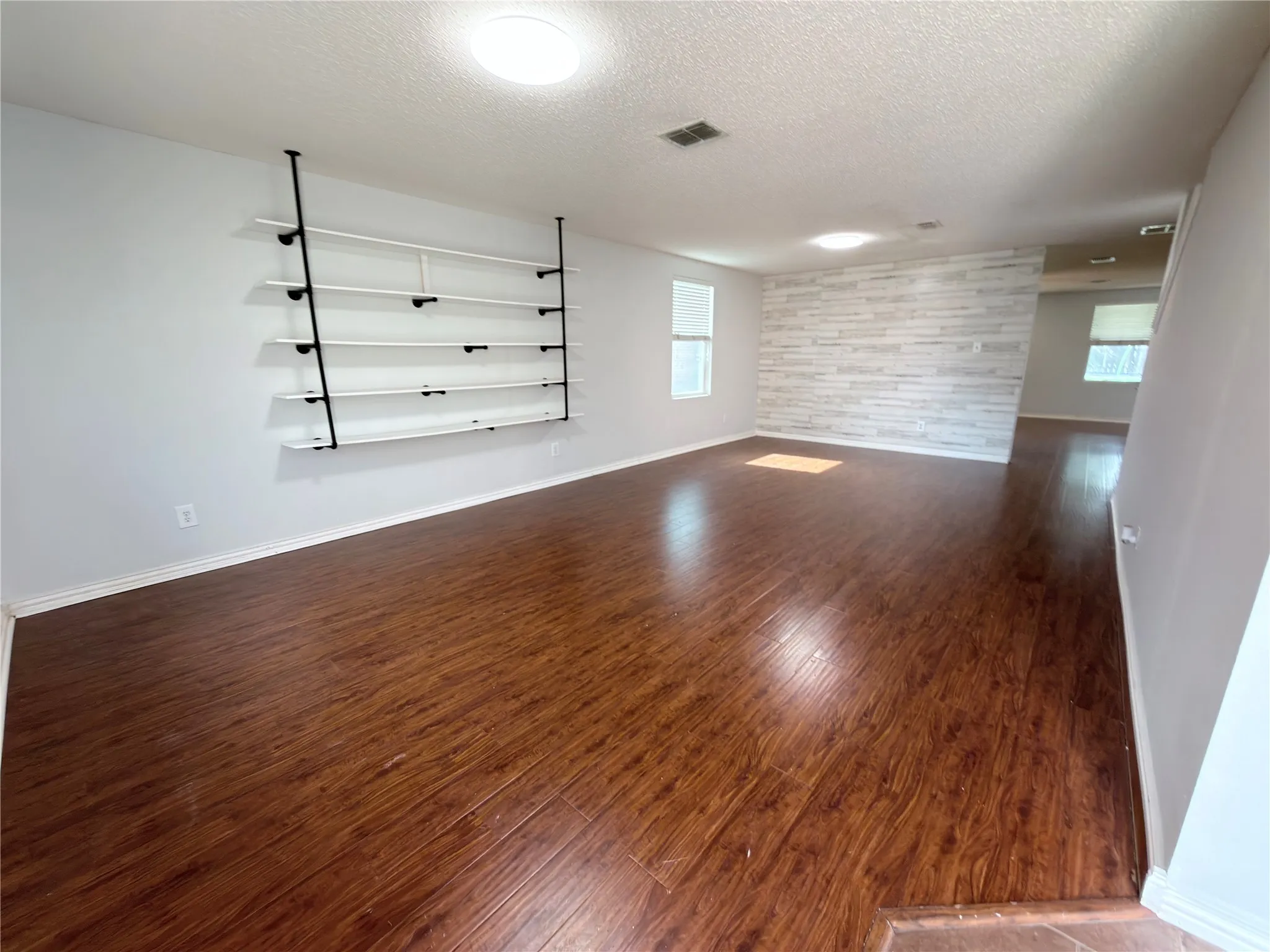 Single Family Residence For Sale in Dallas County , 2032 Cap Rock Lane, Grand Prairie, Texas 75052, 5 Bedroom, 3 Bathroom, 2 Garage spaces, 3,504 Sqft, built in 2005, mls#21257824, Real Estate Agent in Grand Prairie, Homes For Sale in Dallas county, Homes For Sale in Grand Prairie, Realtor in Grand Prairie Texas, Real Estate Brokerage Independent Realty Texas, Luminita Cordes Realtor