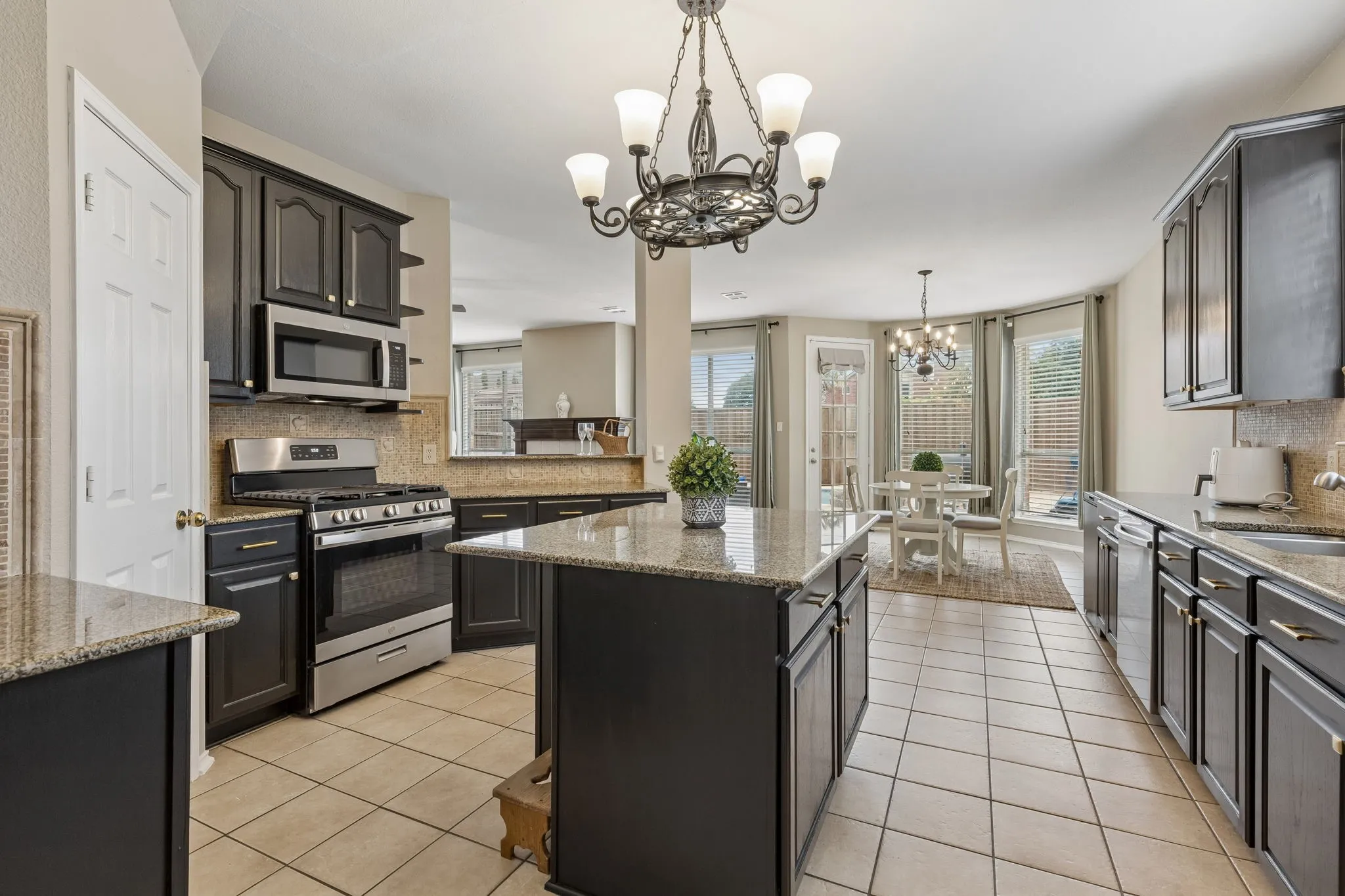 Single Family Residence For Sale in Collin County , 129 Timberbluff Lane, Murphy, Texas 75094, 4 Bedroom, 4 Bathroom, 2 Garage spaces, 4,030 Sqft, built in 1998, mls#21257825, Real Estate Agent in Murphy, Homes For Sale in Collin county, Homes For Sale in Murphy, Realtor in Murphy Texas, Real Estate Brokerage Independent Realty Texas, Luminita Cordes Realtor