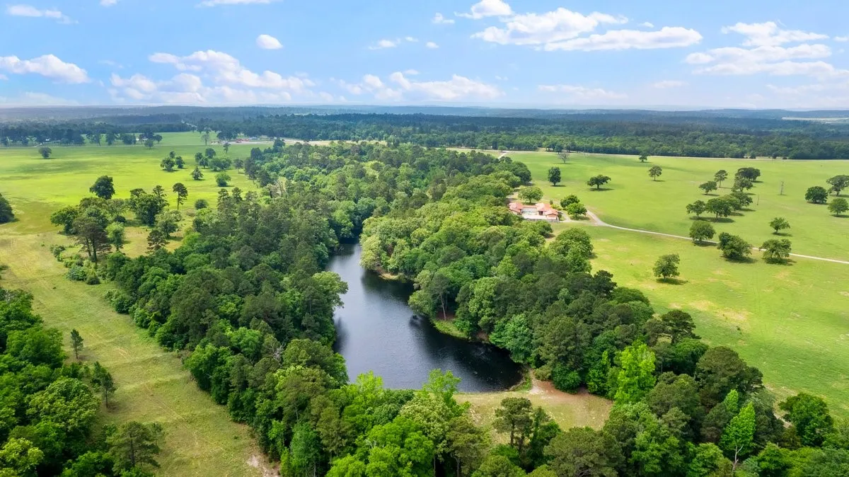 Single Family Residence For Sale in Wood County , 226 Fm 2869, Winnsboro, Texas 75494, 6 Bedroom, 7 Bathroom, 3 Garage spaces, 6,204 Sqft, built in 1990, Preowned, mls#21257096, Real Estate Agent in Winnsboro, Homes For Sale in Wood county, Homes For Sale in Winnsboro, Realtor in Winnsboro Texas, Real Estate Brokerage Independent Realty Texas, Luminita Cordes Realtor