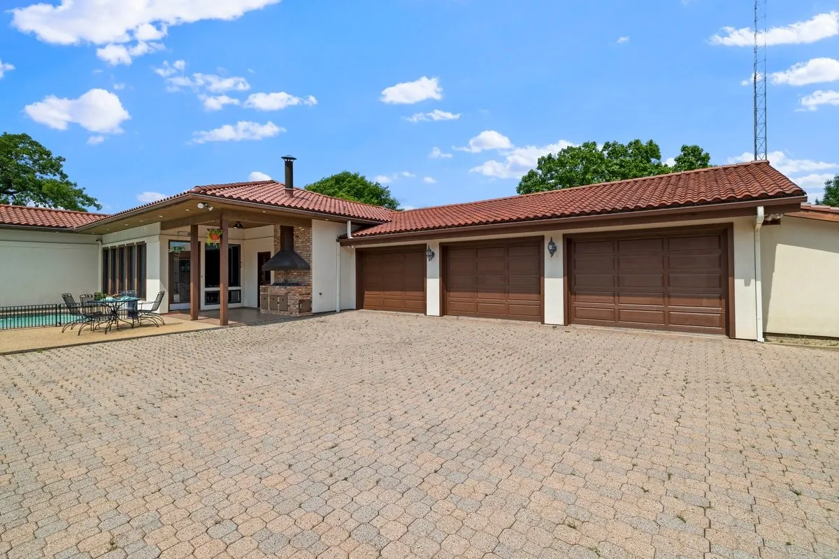 Single Family Residence For Sale in Wood County , 226 Fm 2869, Winnsboro, Texas 75494, 6 Bedroom, 7 Bathroom, 3 Garage spaces, 6,204 Sqft, built in 1990, Preowned, mls#21257096, Real Estate Agent in Winnsboro, Homes For Sale in Wood county, Homes For Sale in Winnsboro, Realtor in Winnsboro Texas, Real Estate Brokerage Independent Realty Texas, Luminita Cordes Realtor