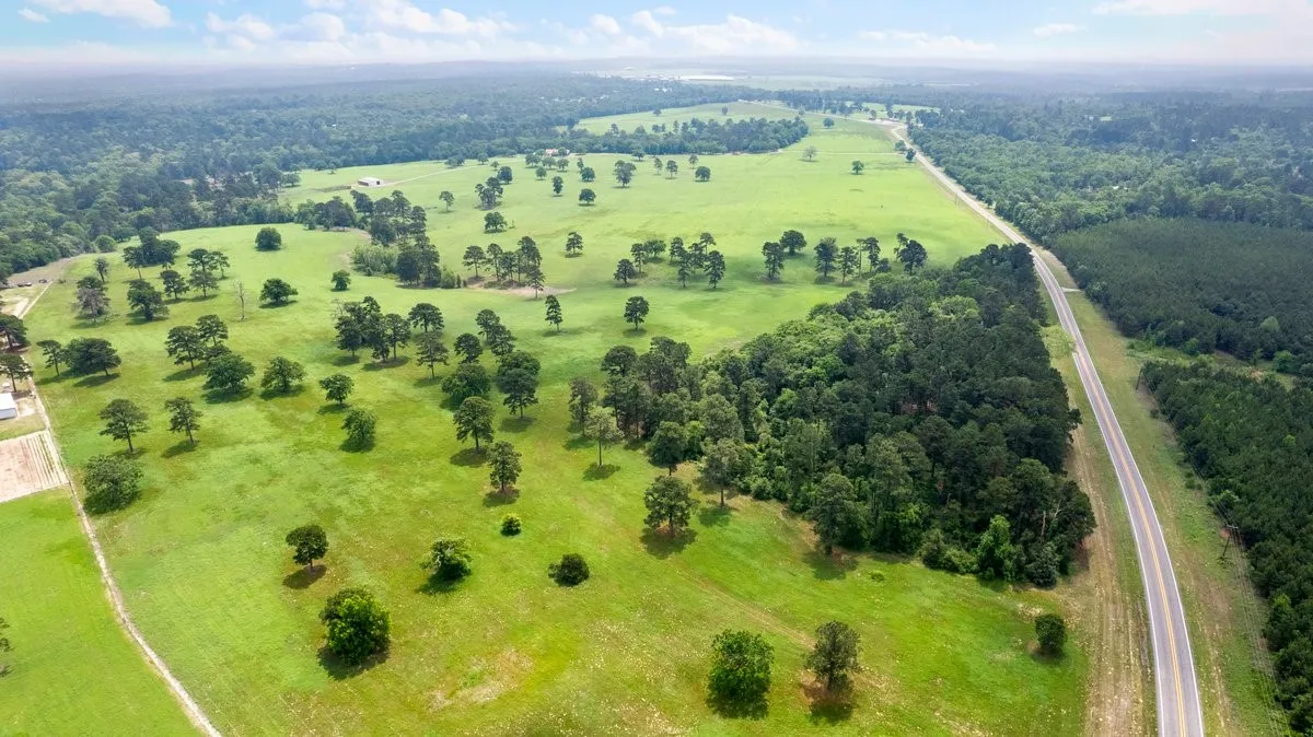 Single Family Residence For Sale in Wood County , 226 Fm 2869, Winnsboro, Texas 75494, 6 Bedroom, 7 Bathroom, 3 Garage spaces, 6,204 Sqft, built in 1990, Preowned, mls#21257096, Real Estate Agent in Winnsboro, Homes For Sale in Wood county, Homes For Sale in Winnsboro, Realtor in Winnsboro Texas, Real Estate Brokerage Independent Realty Texas, Luminita Cordes Realtor