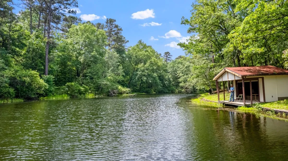 Single Family Residence For Sale in Wood County , 226 Fm 2869, Winnsboro, Texas 75494, 6 Bedroom, 7 Bathroom, 3 Garage spaces, 6,204 Sqft, built in 1990, Preowned, mls#21257096, Real Estate Agent in Winnsboro, Homes For Sale in Wood county, Homes For Sale in Winnsboro, Realtor in Winnsboro Texas, Real Estate Brokerage Independent Realty Texas, Luminita Cordes Realtor