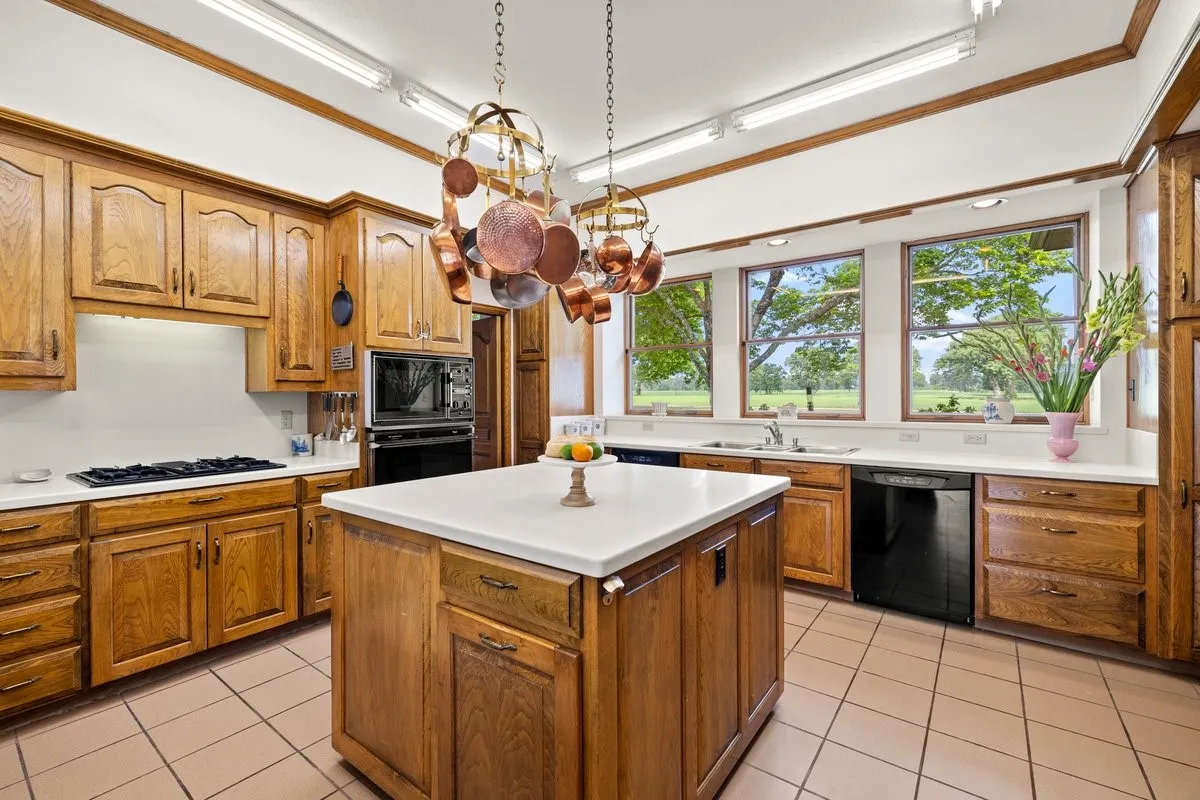 Single Family Residence For Sale in Wood County , 226 Fm 2869, Winnsboro, Texas 75494, 6 Bedroom, 7 Bathroom, 3 Garage spaces, 6,204 Sqft, built in 1990, Preowned, mls#21257096, Real Estate Agent in Winnsboro, Homes For Sale in Wood county, Homes For Sale in Winnsboro, Realtor in Winnsboro Texas, Real Estate Brokerage Independent Realty Texas, Luminita Cordes Realtor