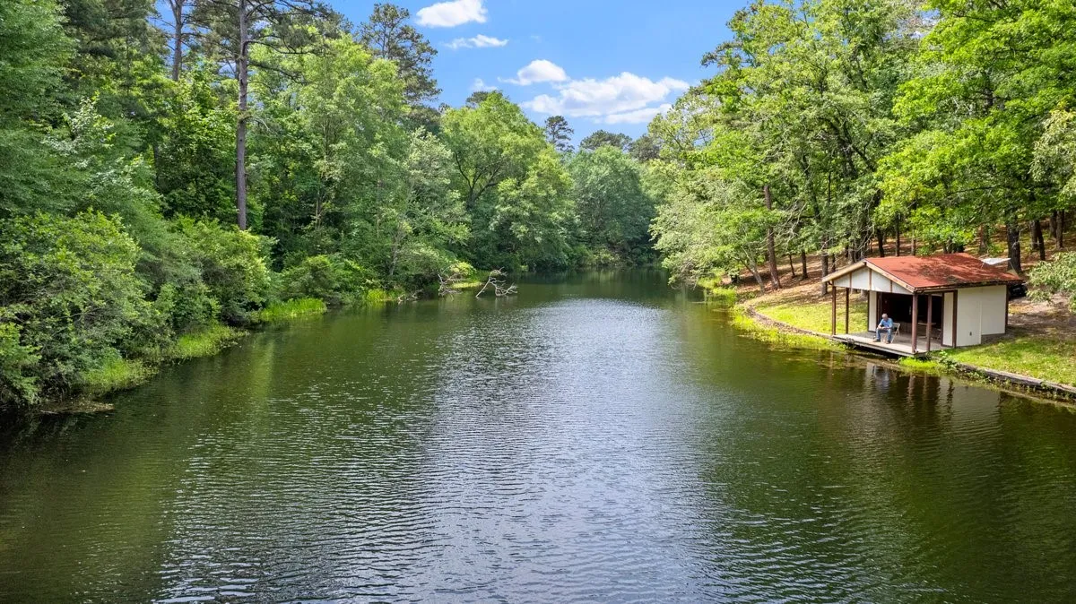Single Family Residence For Sale in Wood County , 226 Fm 2869, Winnsboro, Texas 75494, 6 Bedroom, 7 Bathroom, 3 Garage spaces, 6,204 Sqft, built in 1990, Preowned, mls#21257096, Real Estate Agent in Winnsboro, Homes For Sale in Wood county, Homes For Sale in Winnsboro, Realtor in Winnsboro Texas, Real Estate Brokerage Independent Realty Texas, Luminita Cordes Realtor
