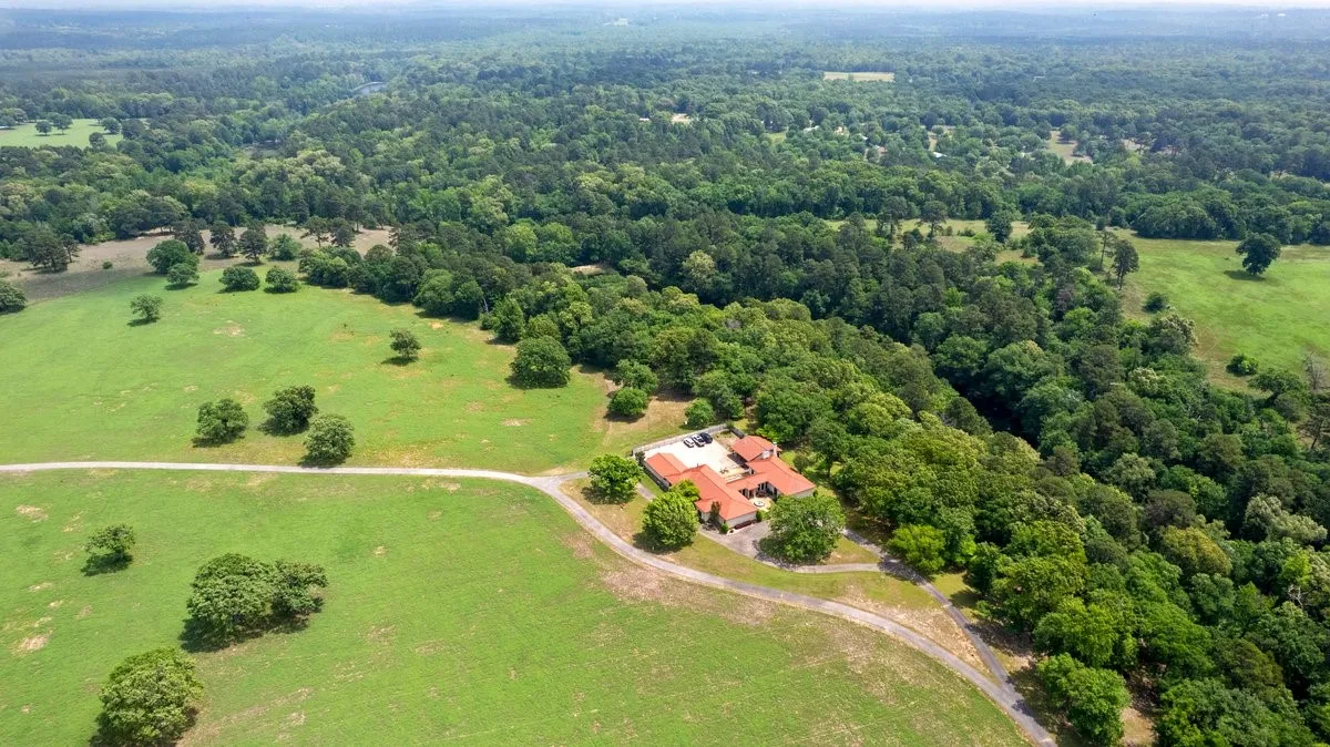 Single Family Residence For Sale in Wood County , 226 Fm 2869, Winnsboro, Texas 75494, 6 Bedroom, 7 Bathroom, 3 Garage spaces, 6,204 Sqft, built in 1990, Preowned, mls#21257096, Real Estate Agent in Winnsboro, Homes For Sale in Wood county, Homes For Sale in Winnsboro, Realtor in Winnsboro Texas, Real Estate Brokerage Independent Realty Texas, Luminita Cordes Realtor
