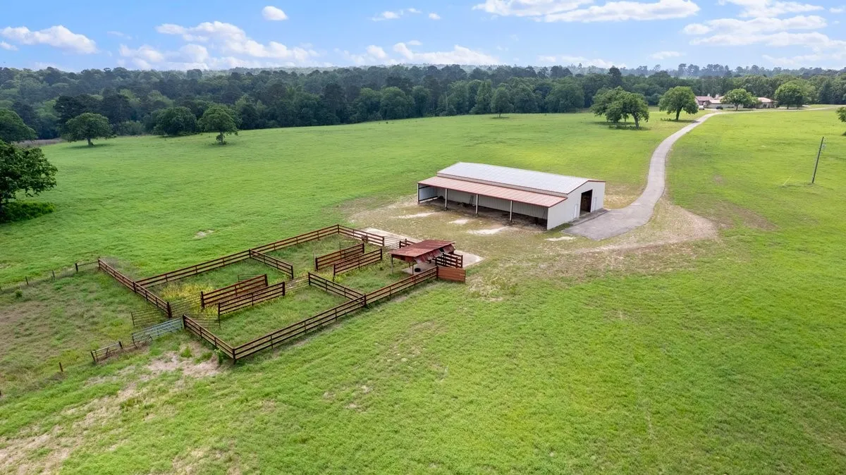 Single Family Residence For Sale in Wood County , 226 Fm 2869, Winnsboro, Texas 75494, 6 Bedroom, 7 Bathroom, 3 Garage spaces, 6,204 Sqft, built in 1990, Preowned, mls#21257096, Real Estate Agent in Winnsboro, Homes For Sale in Wood county, Homes For Sale in Winnsboro, Realtor in Winnsboro Texas, Real Estate Brokerage Independent Realty Texas, Luminita Cordes Realtor