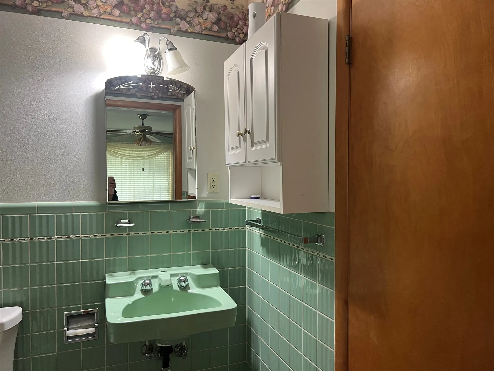 Single Family Residence For Sale in Clay County , 211 S Crockett, Henrietta, Texas 76365, 2 Bedroom, 2 Bathroom, 2 Garage spaces, 2,573 Sqft, built in 1959, Preowned, mls#21257846, Real Estate Agent in Henrietta, Homes For Sale in Clay county, Homes For Sale in Henrietta, Realtor in Henrietta Texas, Real Estate Brokerage Independent Realty Texas, Luminita Cordes Realtor