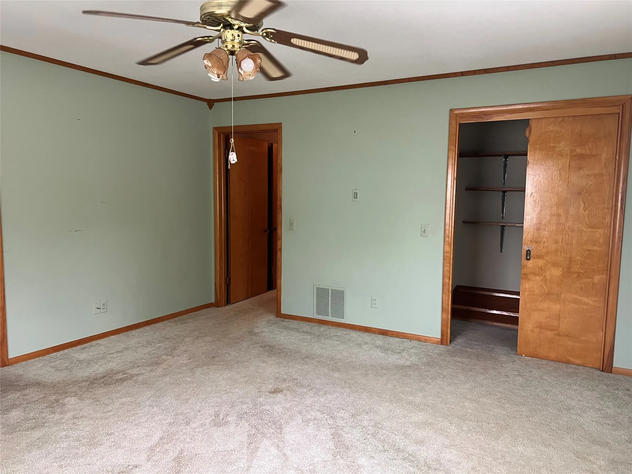 Single Family Residence For Sale in Clay County , 211 S Crockett, Henrietta, Texas 76365, 2 Bedroom, 2 Bathroom, 2 Garage spaces, 2,573 Sqft, built in 1959, Preowned, mls#21257846, Real Estate Agent in Henrietta, Homes For Sale in Clay county, Homes For Sale in Henrietta, Realtor in Henrietta Texas, Real Estate Brokerage Independent Realty Texas, Luminita Cordes Realtor
