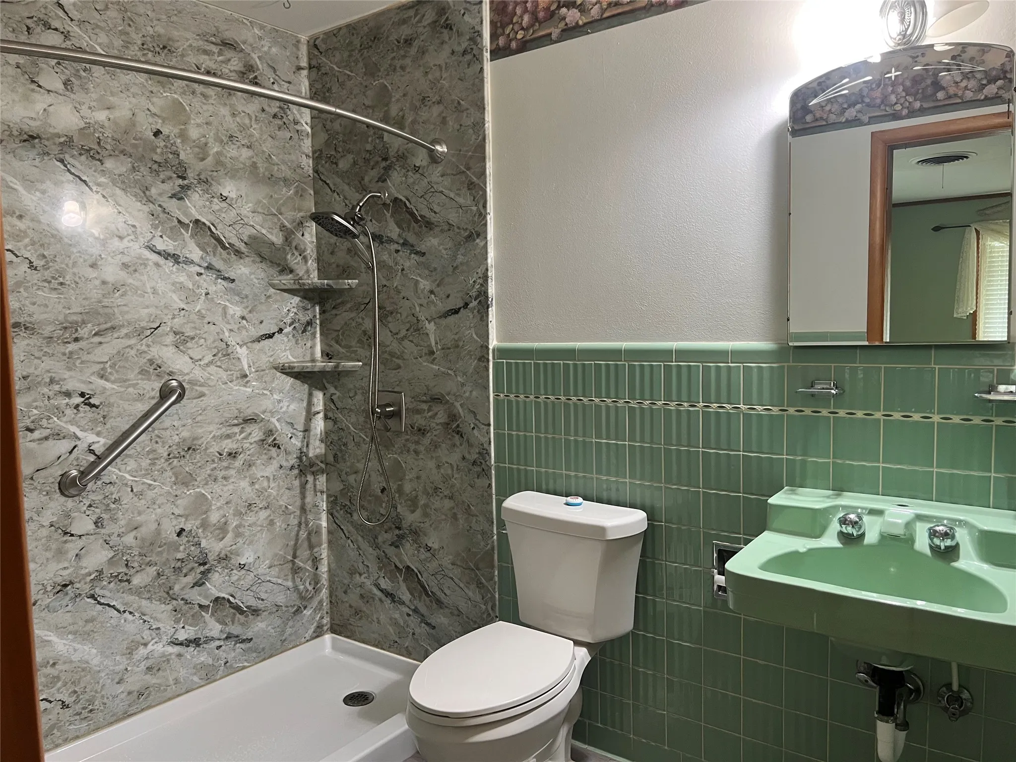 Single Family Residence For Sale in Clay County , 211 S Crockett, Henrietta, Texas 76365, 2 Bedroom, 2 Bathroom, 2 Garage spaces, 2,573 Sqft, built in 1959, Preowned, mls#21257846, Real Estate Agent in Henrietta, Homes For Sale in Clay county, Homes For Sale in Henrietta, Realtor in Henrietta Texas, Real Estate Brokerage Independent Realty Texas, Luminita Cordes Realtor