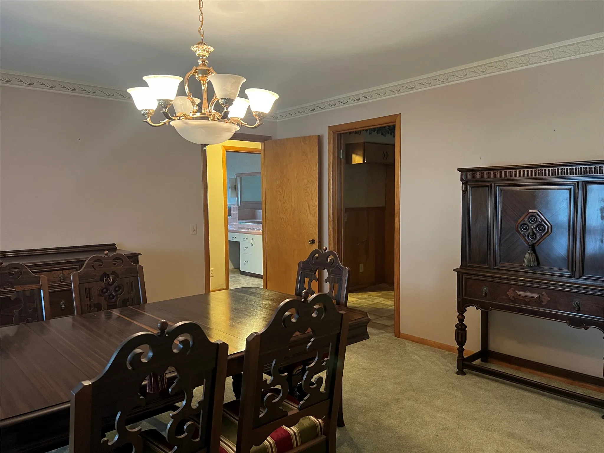 Single Family Residence For Sale in Clay County , 211 S Crockett, Henrietta, Texas 76365, 2 Bedroom, 2 Bathroom, 2 Garage spaces, 2,573 Sqft, built in 1959, Preowned, mls#21257846, Real Estate Agent in Henrietta, Homes For Sale in Clay county, Homes For Sale in Henrietta, Realtor in Henrietta Texas, Real Estate Brokerage Independent Realty Texas, Luminita Cordes Realtor