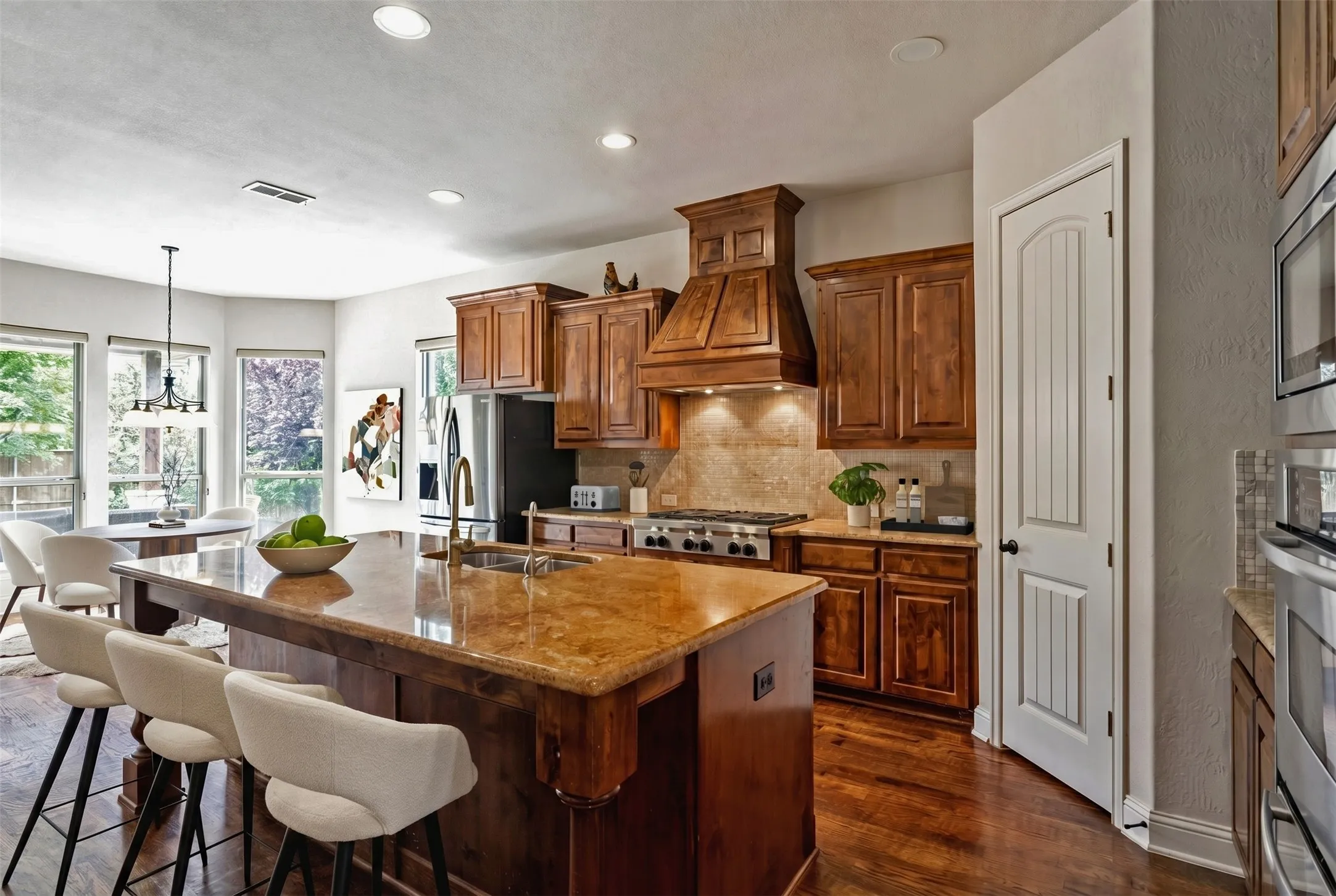 Single Family Residence For Sale in Denton County , 2913 Fayette Trail, Frisco, Texas 75034, 5 Bedroom, 5 Bathroom, 3 Garage spaces, 4,134 Sqft, built in 2010, mls#21247417, Real Estate Agent in Frisco, Homes For Sale in Denton county, Homes For Sale in Frisco, Realtor in Frisco Texas, Real Estate Brokerage Independent Realty Texas, Luminita Cordes Realtor