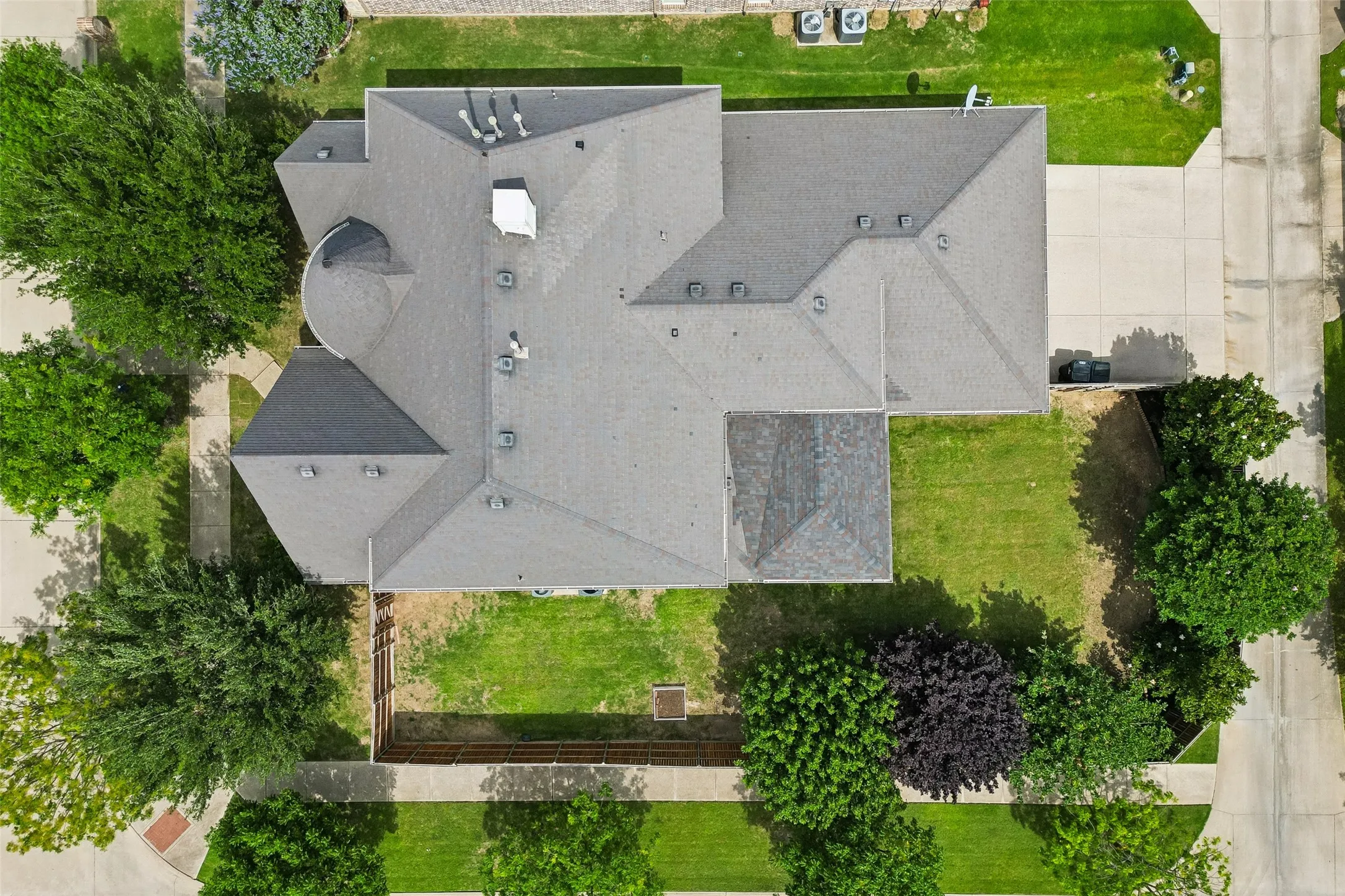 Single Family Residence For Sale in Denton County , 2913 Fayette Trail, Frisco, Texas 75034, 5 Bedroom, 5 Bathroom, 3 Garage spaces, 4,134 Sqft, built in 2010, mls#21247417, Real Estate Agent in Frisco, Homes For Sale in Denton county, Homes For Sale in Frisco, Realtor in Frisco Texas, Real Estate Brokerage Independent Realty Texas, Luminita Cordes Realtor