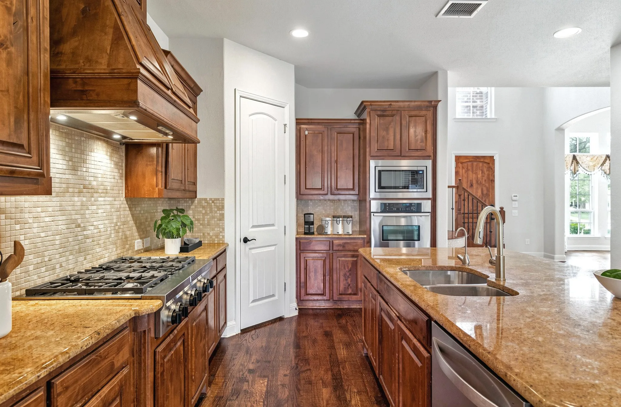 Single Family Residence For Sale in Denton County , 2913 Fayette Trail, Frisco, Texas 75034, 5 Bedroom, 5 Bathroom, 3 Garage spaces, 4,134 Sqft, built in 2010, mls#21247417, Real Estate Agent in Frisco, Homes For Sale in Denton county, Homes For Sale in Frisco, Realtor in Frisco Texas, Real Estate Brokerage Independent Realty Texas, Luminita Cordes Realtor