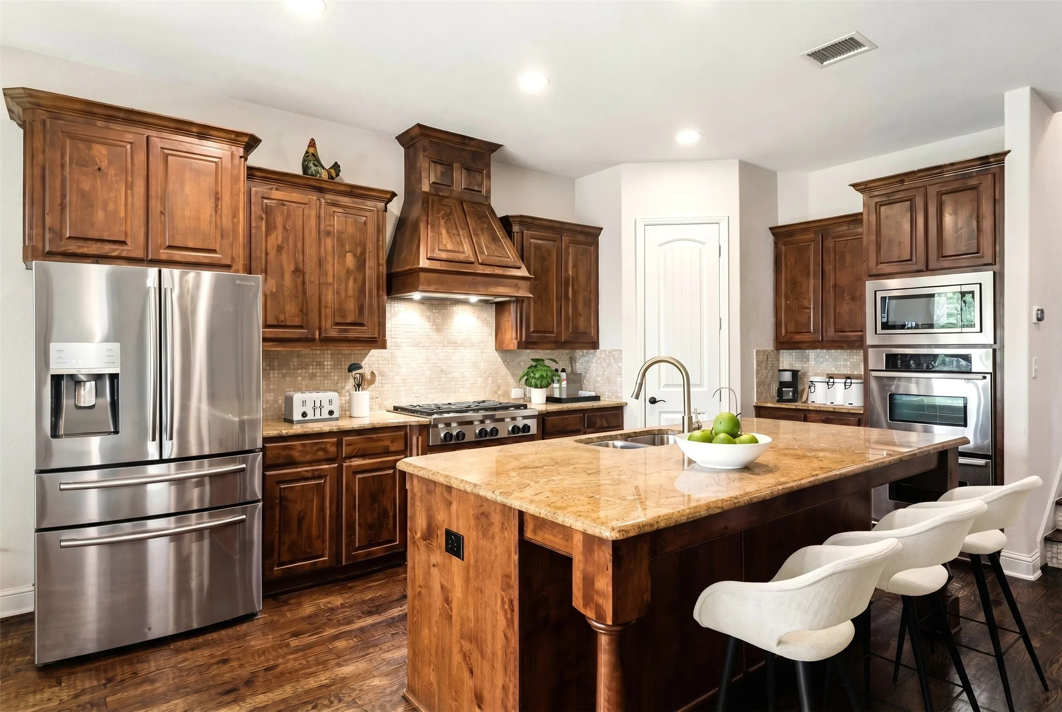 Single Family Residence For Sale in Denton County , 2913 Fayette Trail, Frisco, Texas 75034, 5 Bedroom, 5 Bathroom, 3 Garage spaces, 4,134 Sqft, built in 2010, mls#21247417, Real Estate Agent in Frisco, Homes For Sale in Denton county, Homes For Sale in Frisco, Realtor in Frisco Texas, Real Estate Brokerage Independent Realty Texas, Luminita Cordes Realtor