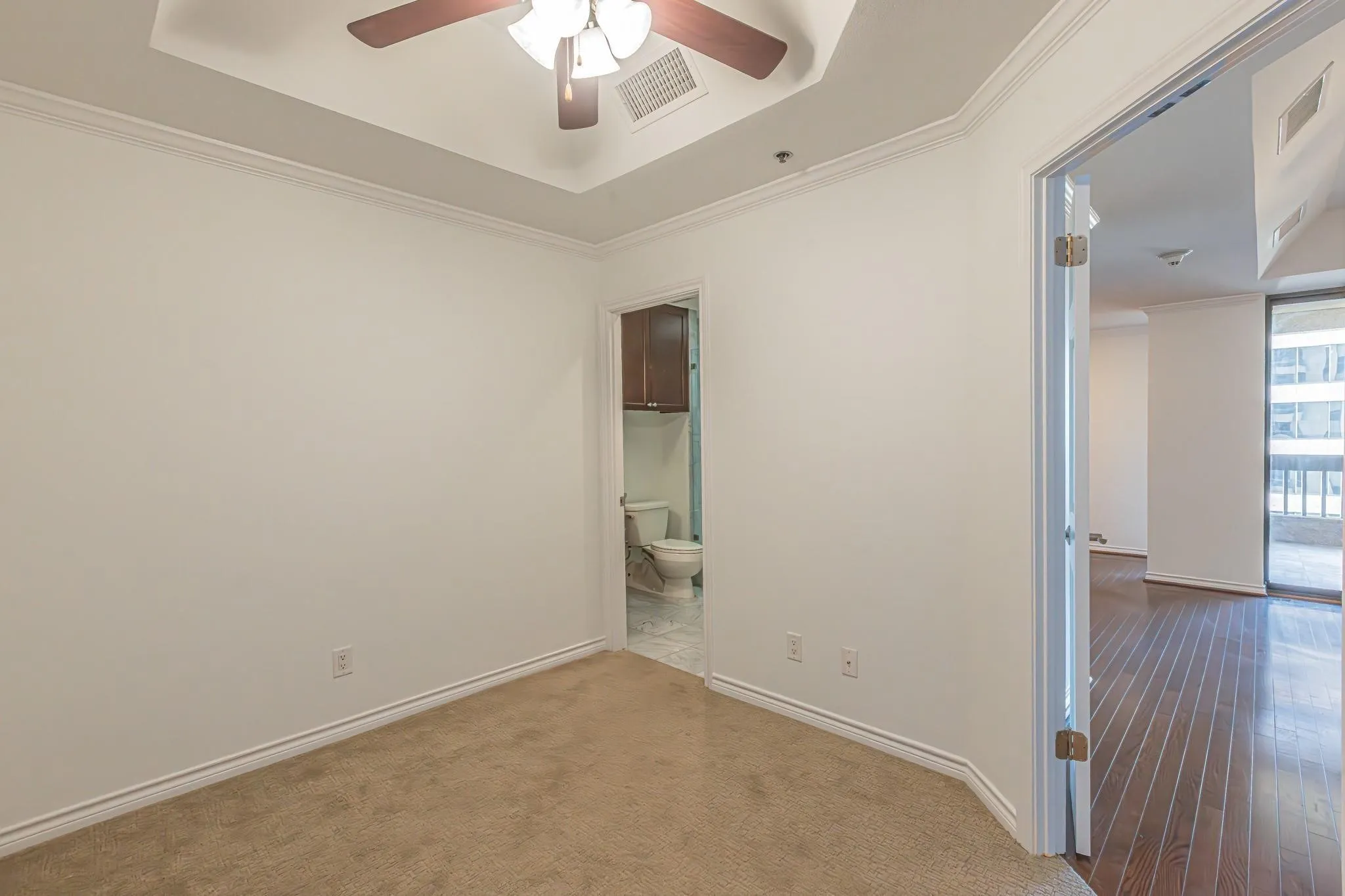Condominium For Sale in Dallas County , 5909 Luther Lane 1502, Dallas, Texas 75225, 2 Bedrooms, 2 Bathrooms, 2 Garage spaces, 1,361 Sqft, built in 1983, Price $449,000, mls#21257872, Real Estate Agent in Dallas, Homes For Sale in Dallas county, Homes For Sale in Dallas, Realtor in Dallas Texas, Real Estate Brokerage Independent Realty Texas, Luminita Cordes Realtor