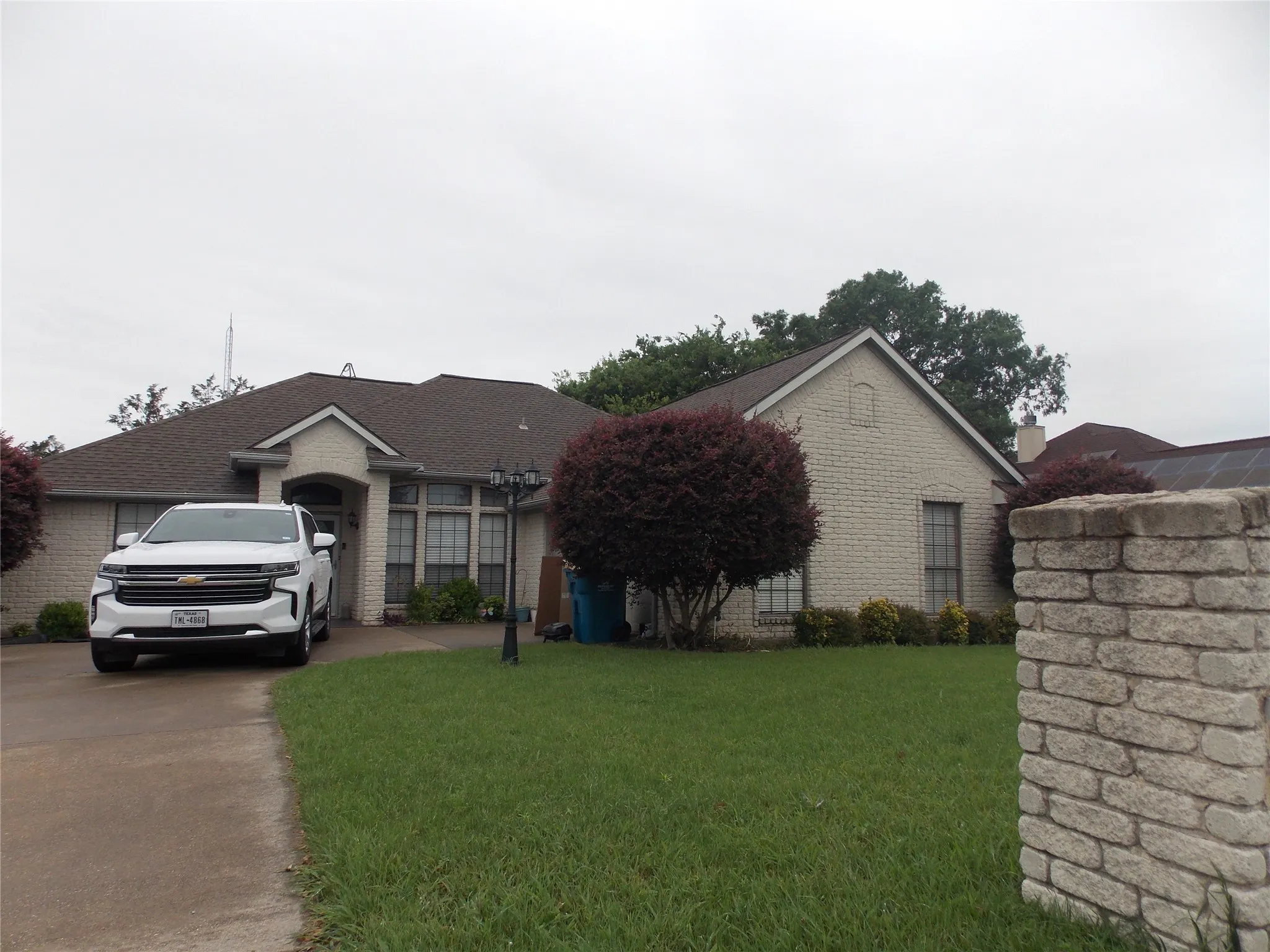 Single Family Residence For Sale in Kaufman County , 1425 Nottingham Drive, Kaufman, Texas 75142, 3 Bedroom, 2 Bathroom, 2 Garage spaces, 1,594 Sqft, built in 2001, mls#21256610, Real Estate Agent in Kaufman, Homes For Sale in Kaufman county, Homes For Sale in Kaufman, Realtor in Kaufman Texas, Real Estate Brokerage Independent Realty Texas, Luminita Cordes Realtor
