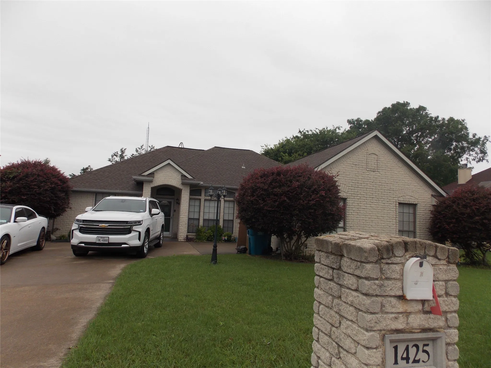 Single Family Residence For Sale in Kaufman County , 1425 Nottingham Drive, Kaufman, Texas 75142, 3 Bedroom, 2 Bathroom, 2 Garage spaces, 1,594 Sqft, built in 2001, mls#21256610, Real Estate Agent in Kaufman, Homes For Sale in Kaufman county, Homes For Sale in Kaufman, Realtor in Kaufman Texas, Real Estate Brokerage Independent Realty Texas, Luminita Cordes Realtor