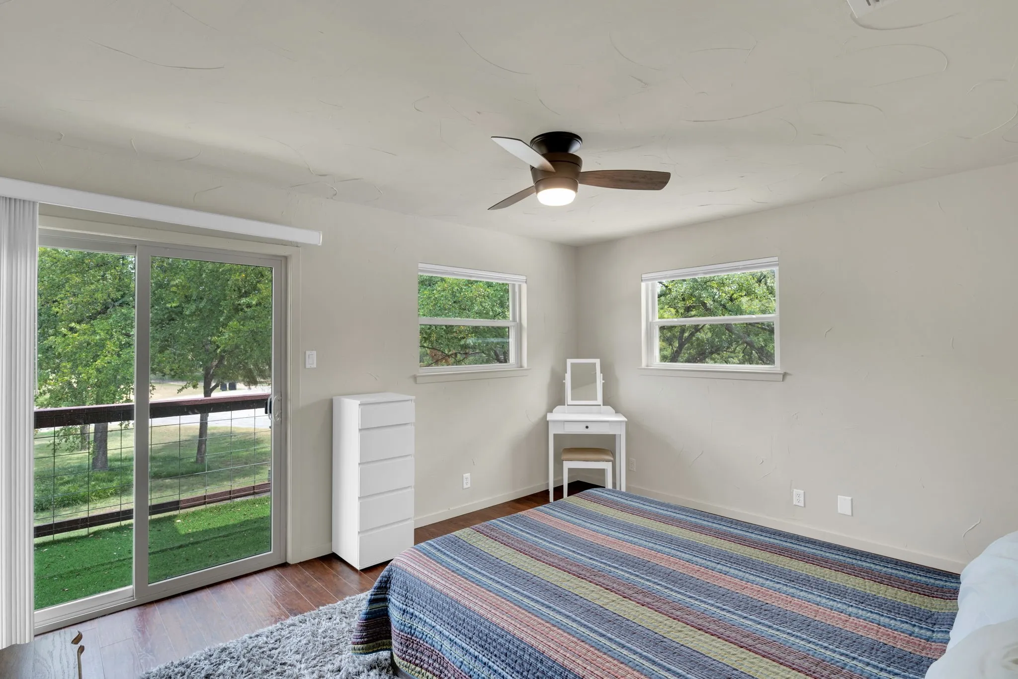 Single Family Residence For Sale in Hood County , 5102 Largo Drive, De Cordova, Texas 76049, 4 Bedroom, 4 Bathroom, 2 Garage spaces, 3,158 Sqft, built in 1976, mls#21257774, Real Estate Agent in De Cordova, Homes For Sale in Hood county, Homes For Sale in De Cordova, Realtor in De Cordova Texas, Real Estate Brokerage Independent Realty Texas, Luminita Cordes Realtor