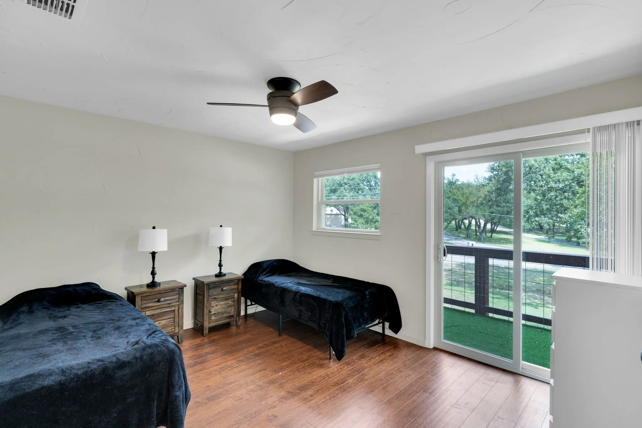 Single Family Residence For Sale in Hood County , 5102 Largo Drive, De Cordova, Texas 76049, 4 Bedroom, 4 Bathroom, 2 Garage spaces, 3,158 Sqft, built in 1976, mls#21257774, Real Estate Agent in De Cordova, Homes For Sale in Hood county, Homes For Sale in De Cordova, Realtor in De Cordova Texas, Real Estate Brokerage Independent Realty Texas, Luminita Cordes Realtor