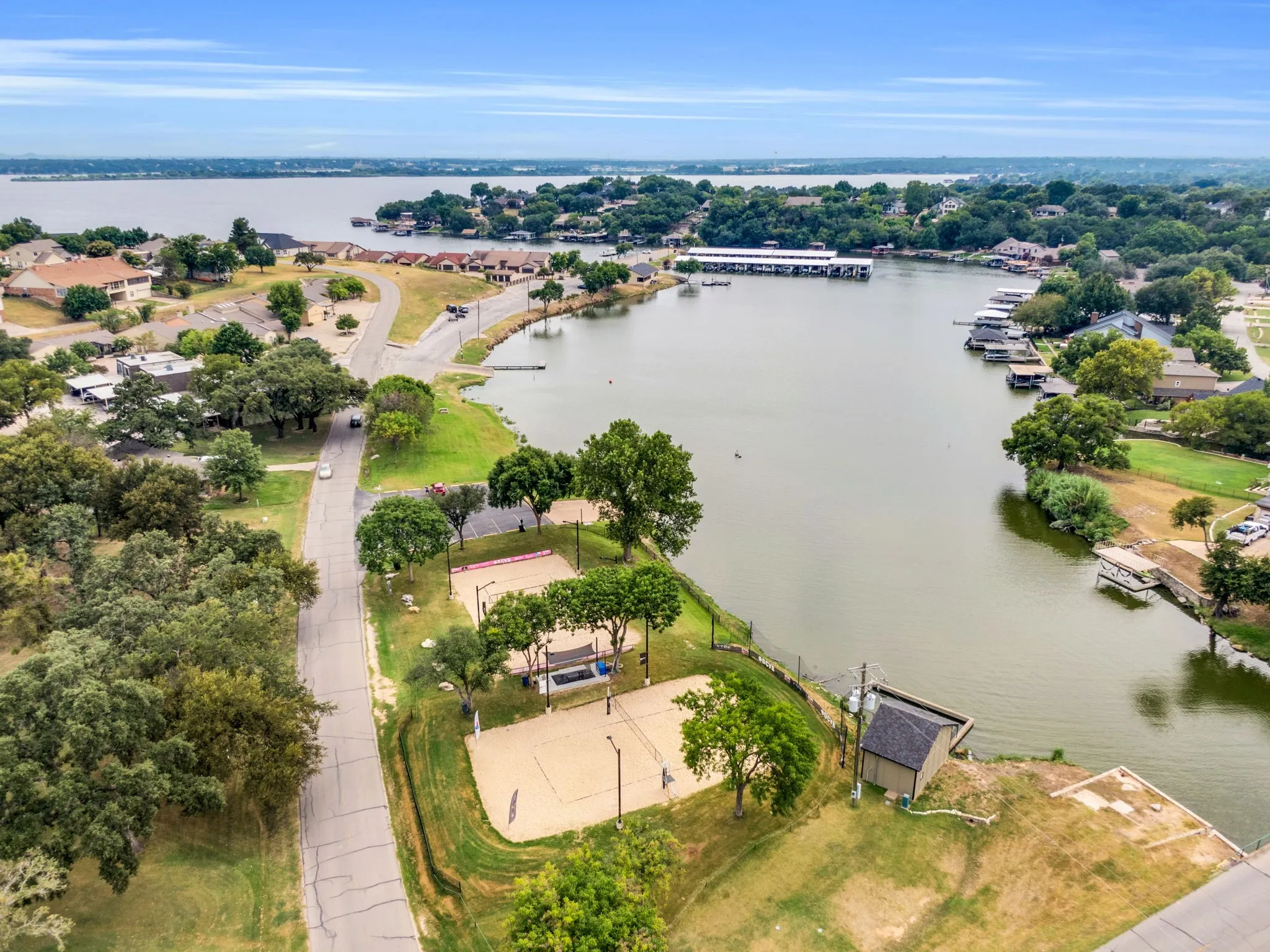Single Family Residence For Sale in Hood County , 5102 Largo Drive, De Cordova, Texas 76049, 4 Bedroom, 4 Bathroom, 2 Garage spaces, 3,158 Sqft, built in 1976, mls#21257774, Real Estate Agent in De Cordova, Homes For Sale in Hood county, Homes For Sale in De Cordova, Realtor in De Cordova Texas, Real Estate Brokerage Independent Realty Texas, Luminita Cordes Realtor