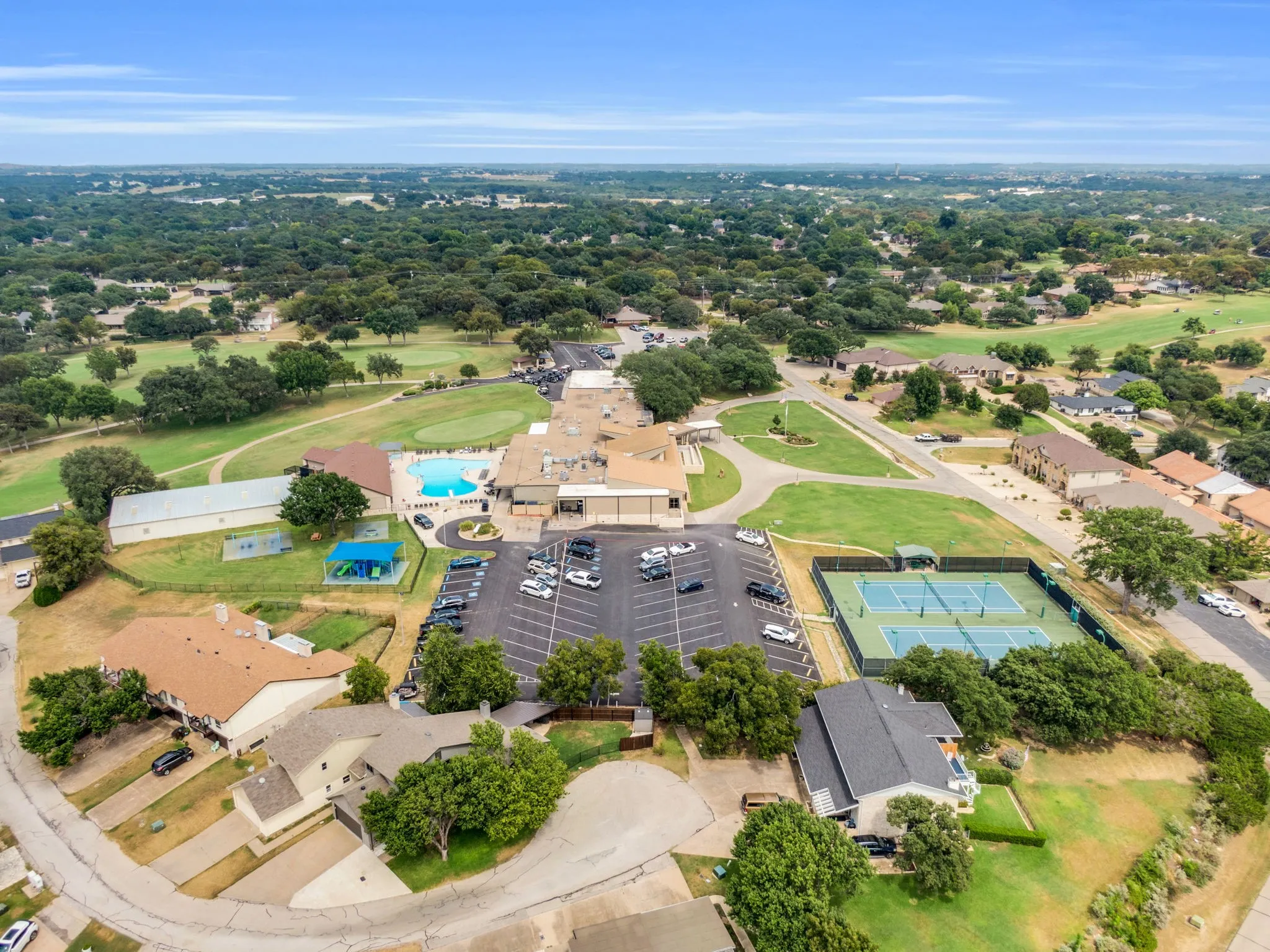Single Family Residence For Sale in Hood County , 5102 Largo Drive, De Cordova, Texas 76049, 4 Bedroom, 4 Bathroom, 2 Garage spaces, 3,158 Sqft, built in 1976, mls#21257774, Real Estate Agent in De Cordova, Homes For Sale in Hood county, Homes For Sale in De Cordova, Realtor in De Cordova Texas, Real Estate Brokerage Independent Realty Texas, Luminita Cordes Realtor