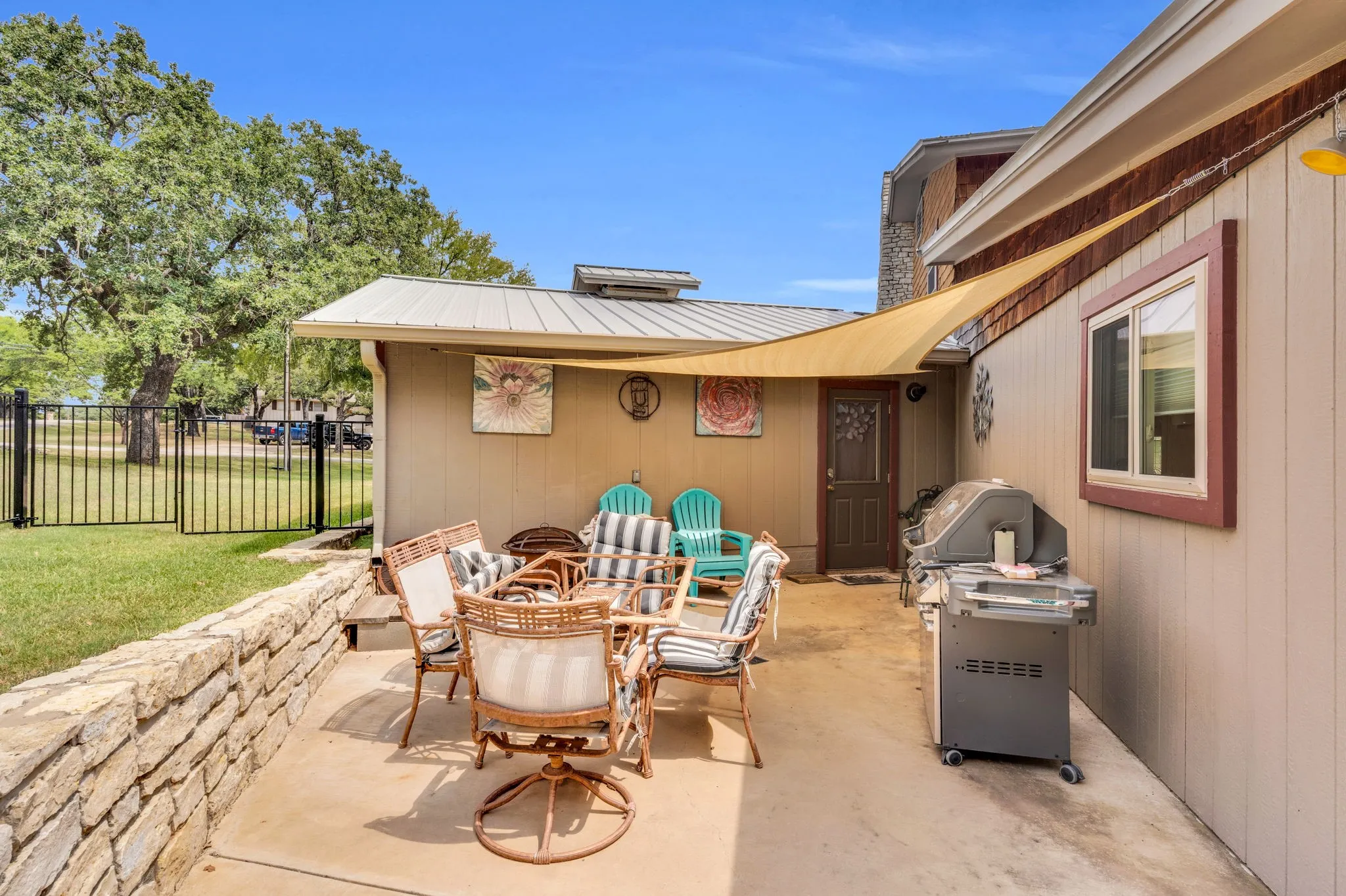 Single Family Residence For Sale in Hood County , 5102 Largo Drive, De Cordova, Texas 76049, 4 Bedroom, 4 Bathroom, 2 Garage spaces, 3,158 Sqft, built in 1976, mls#21257774, Real Estate Agent in De Cordova, Homes For Sale in Hood county, Homes For Sale in De Cordova, Realtor in De Cordova Texas, Real Estate Brokerage Independent Realty Texas, Luminita Cordes Realtor