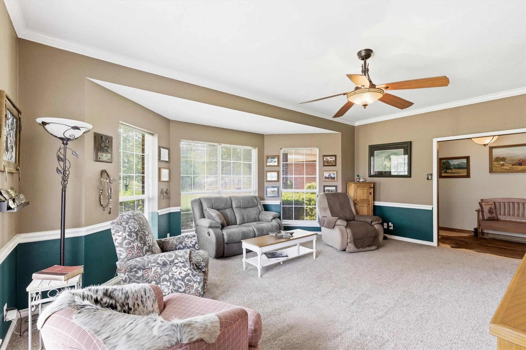 Family room - library - high ceilings, comfy