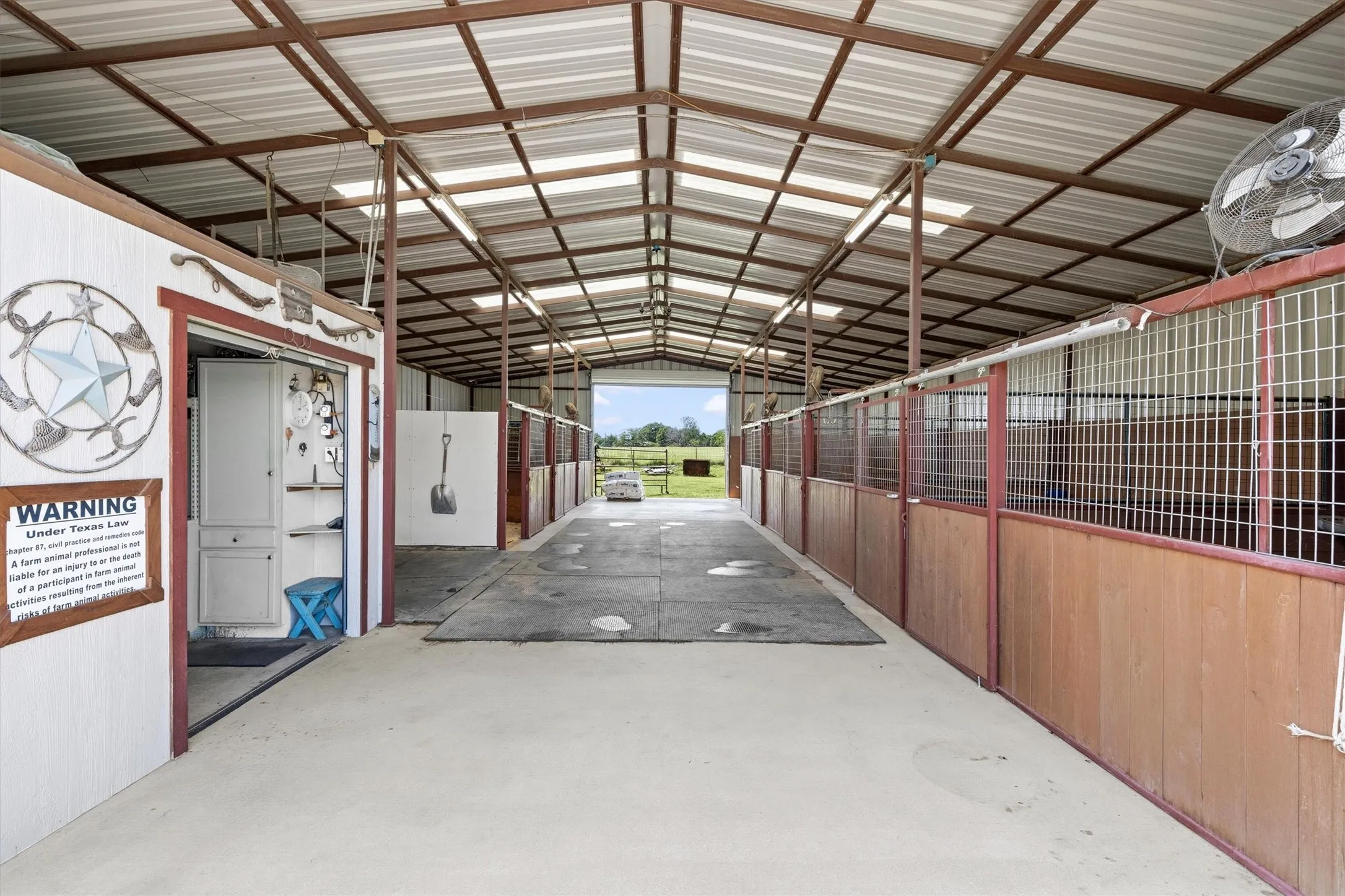 8 Stall horse barn