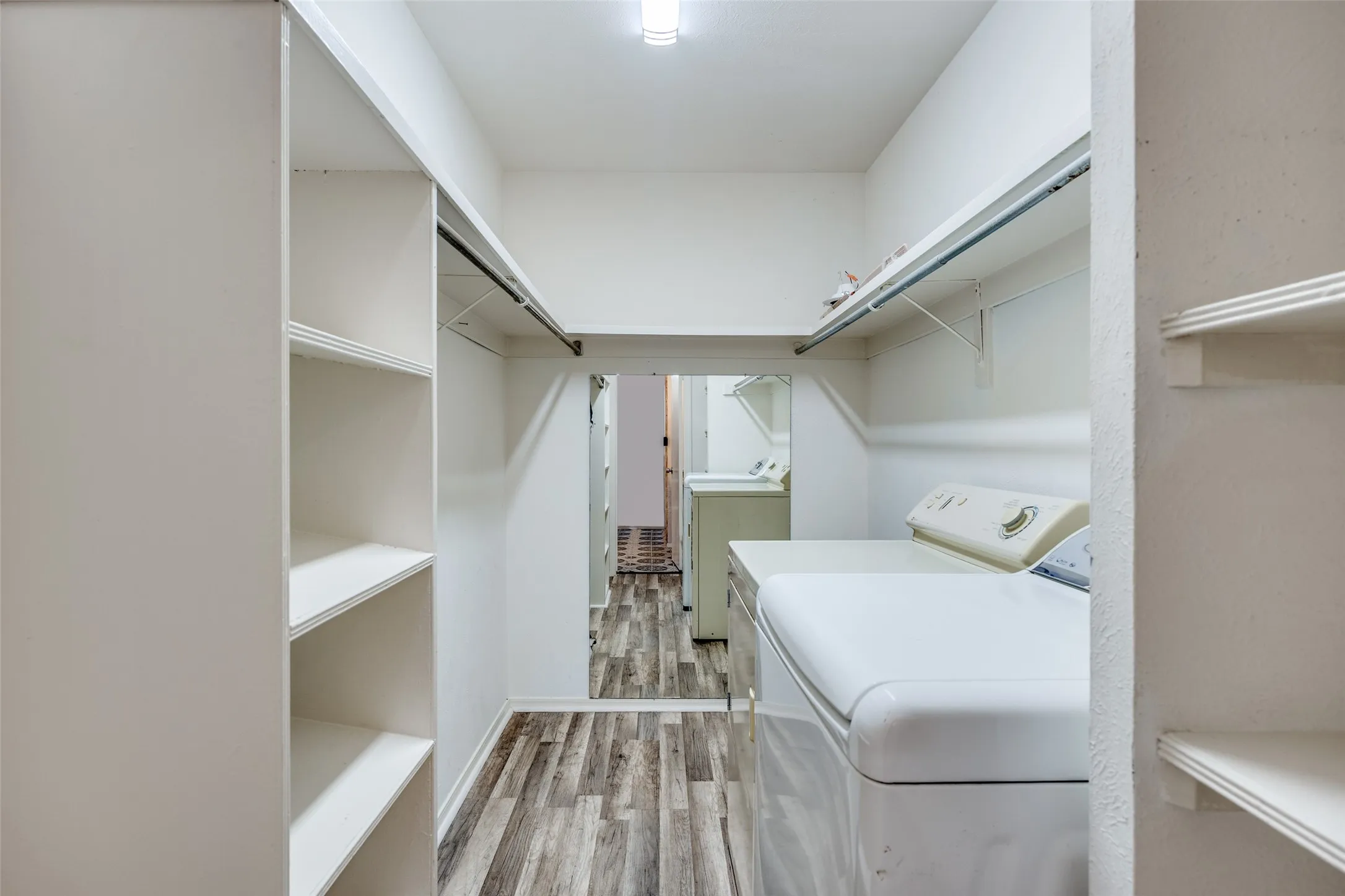 Condominium For Sale in Dallas County , 10532 Stone Canyon Road 209, Dallas, Texas 75230, 2 Bedroom, 2 Bathroom, Garage spaces, 932 Sqft, built in 1970, Preowned, mls#21253740, Real Estate Agent in Dallas, Homes For Sale in Dallas county, Homes For Sale in Dallas, Realtor in Dallas Texas, Real Estate Brokerage Independent Realty Texas, Luminita Cordes Realtor