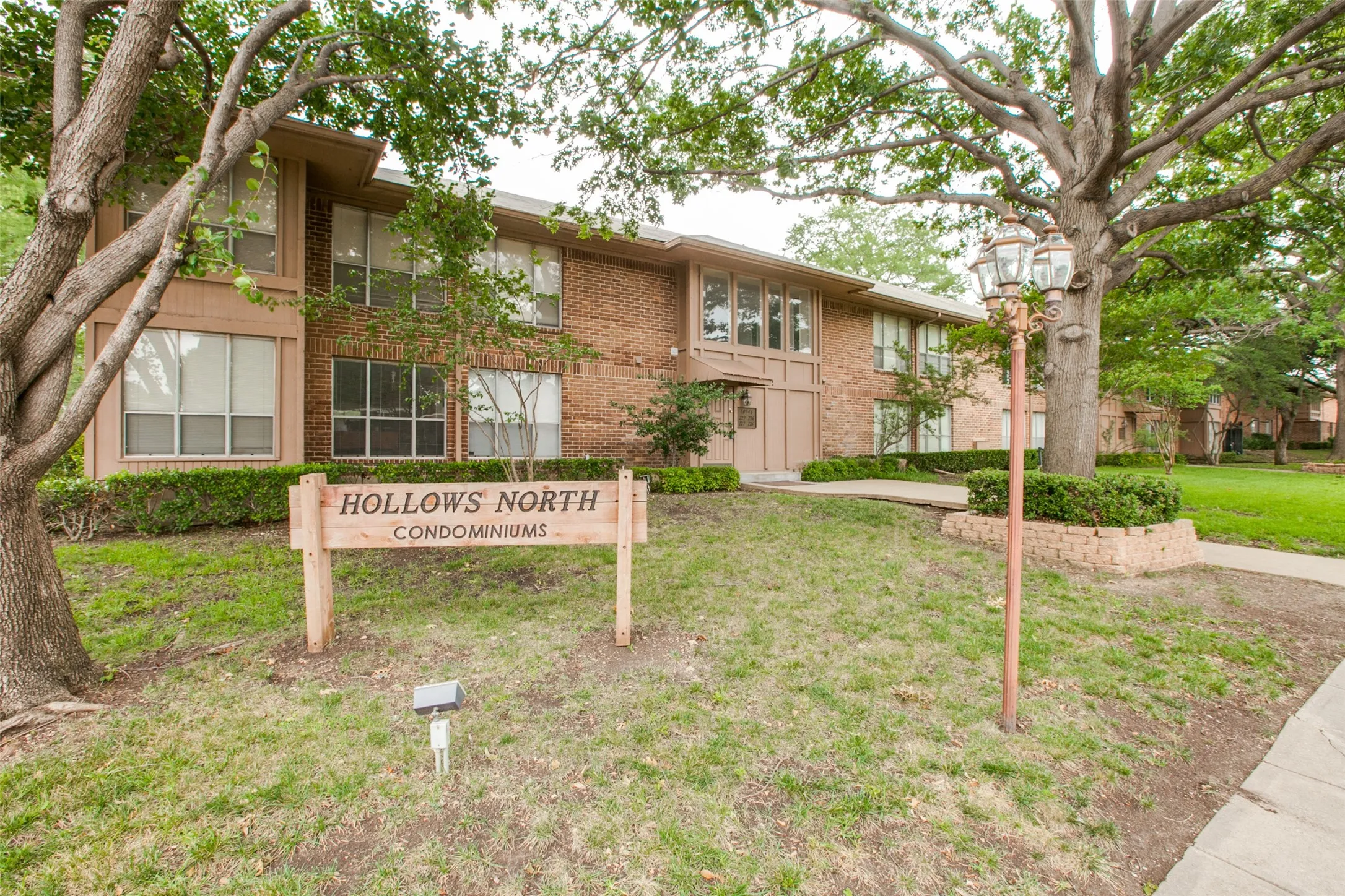 Condominium For Sale in Dallas County , 10532 Stone Canyon Road 209, Dallas, Texas 75230, 2 Bedroom, 2 Bathroom, Garage spaces, 932 Sqft, built in 1970, Preowned, mls#21253740, Real Estate Agent in Dallas, Homes For Sale in Dallas county, Homes For Sale in Dallas, Realtor in Dallas Texas, Real Estate Brokerage Independent Realty Texas, Luminita Cordes Realtor