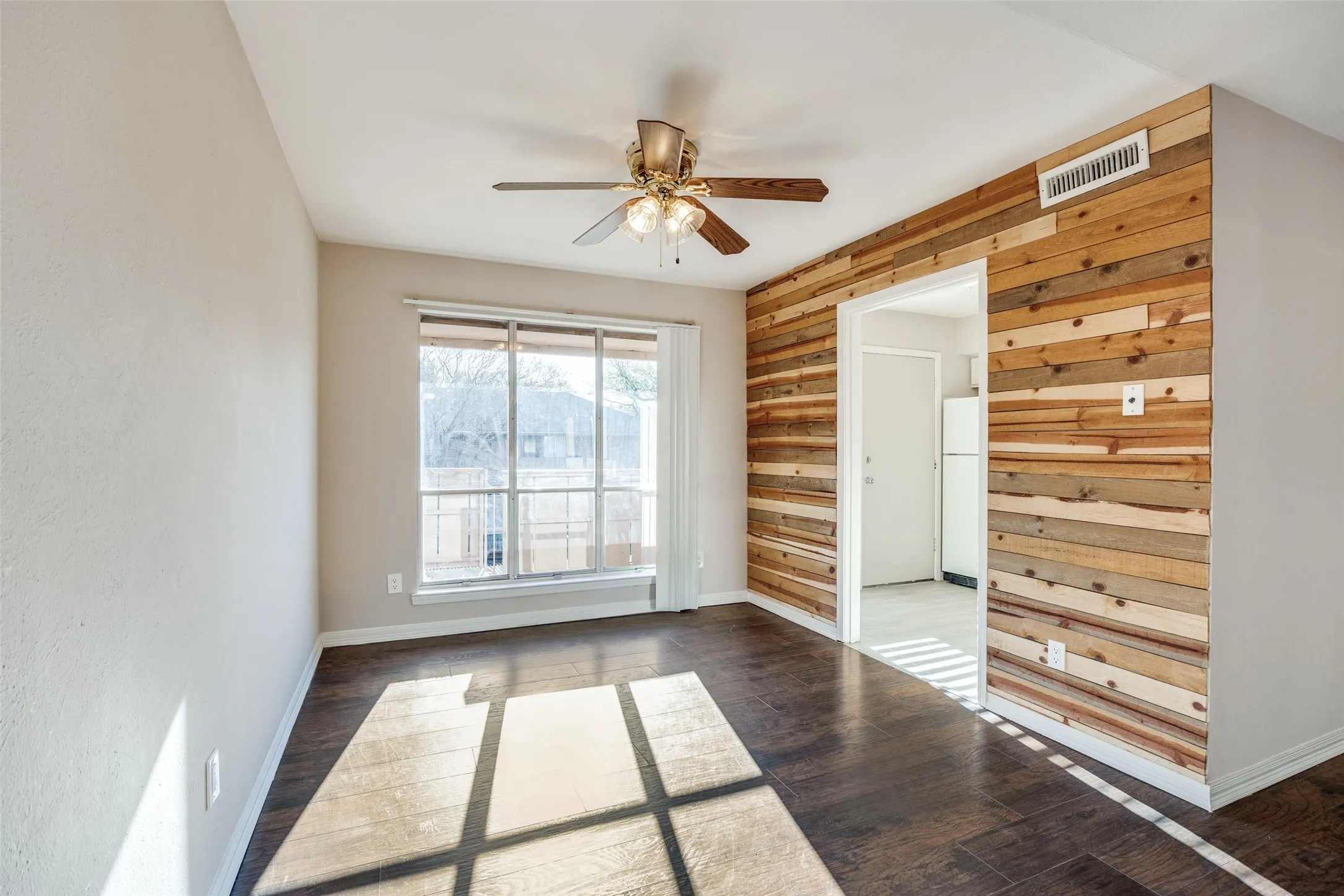 Condominium For Sale in Dallas County , 10532 Stone Canyon Road 209, Dallas, Texas 75230, 2 Bedroom, 2 Bathroom, Garage spaces, 932 Sqft, built in 1970, Preowned, mls#21253740, Real Estate Agent in Dallas, Homes For Sale in Dallas county, Homes For Sale in Dallas, Realtor in Dallas Texas, Real Estate Brokerage Independent Realty Texas, Luminita Cordes Realtor