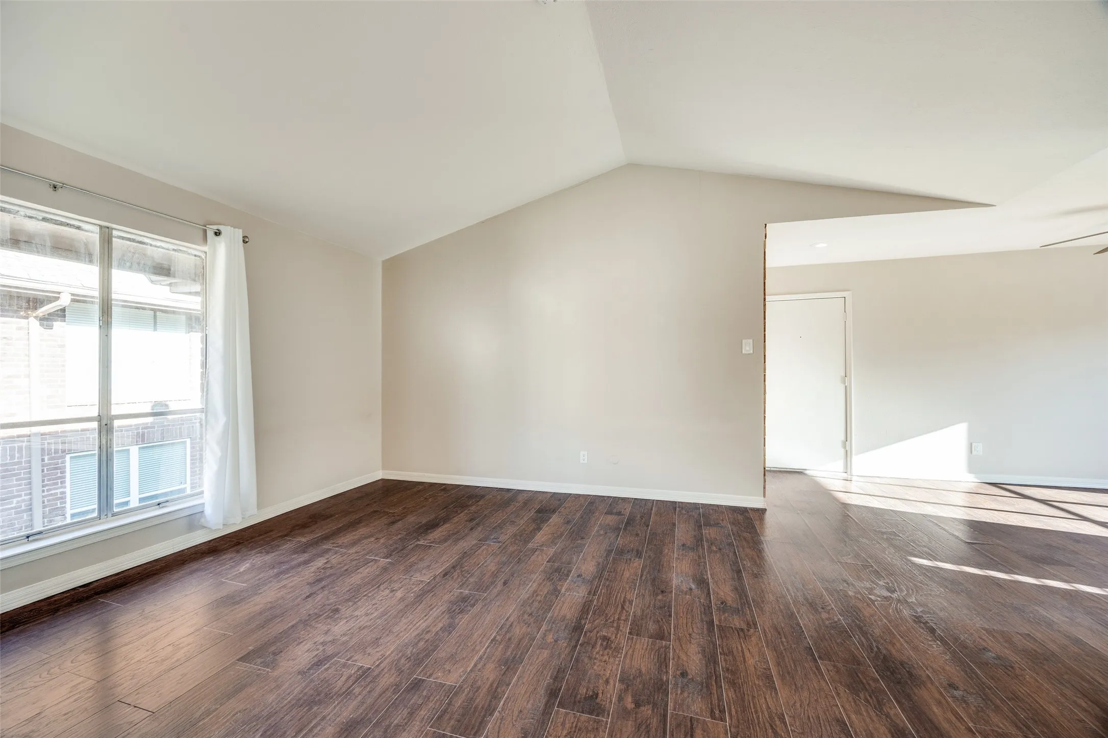 Condominium For Sale in Dallas County , 10532 Stone Canyon Road 209, Dallas, Texas 75230, 2 Bedroom, 2 Bathroom, Garage spaces, 932 Sqft, built in 1970, Preowned, mls#21253740, Real Estate Agent in Dallas, Homes For Sale in Dallas county, Homes For Sale in Dallas, Realtor in Dallas Texas, Real Estate Brokerage Independent Realty Texas, Luminita Cordes Realtor