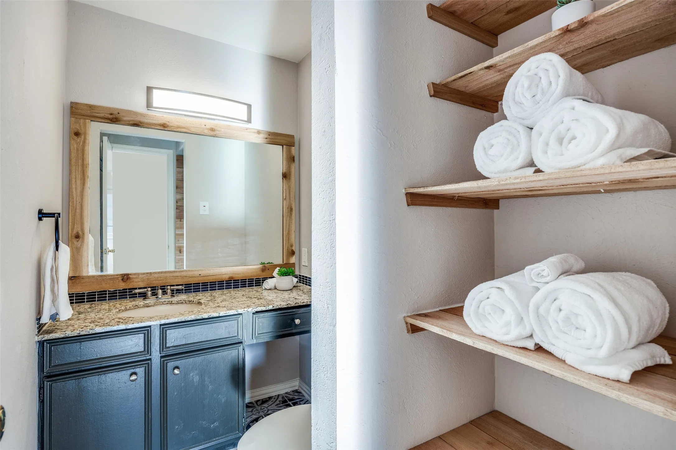 Condominium For Sale in Dallas County , 10532 Stone Canyon Road 209, Dallas, Texas 75230, 2 Bedroom, 2 Bathroom, Garage spaces, 932 Sqft, built in 1970, Preowned, mls#21253740, Real Estate Agent in Dallas, Homes For Sale in Dallas county, Homes For Sale in Dallas, Realtor in Dallas Texas, Real Estate Brokerage Independent Realty Texas, Luminita Cordes Realtor