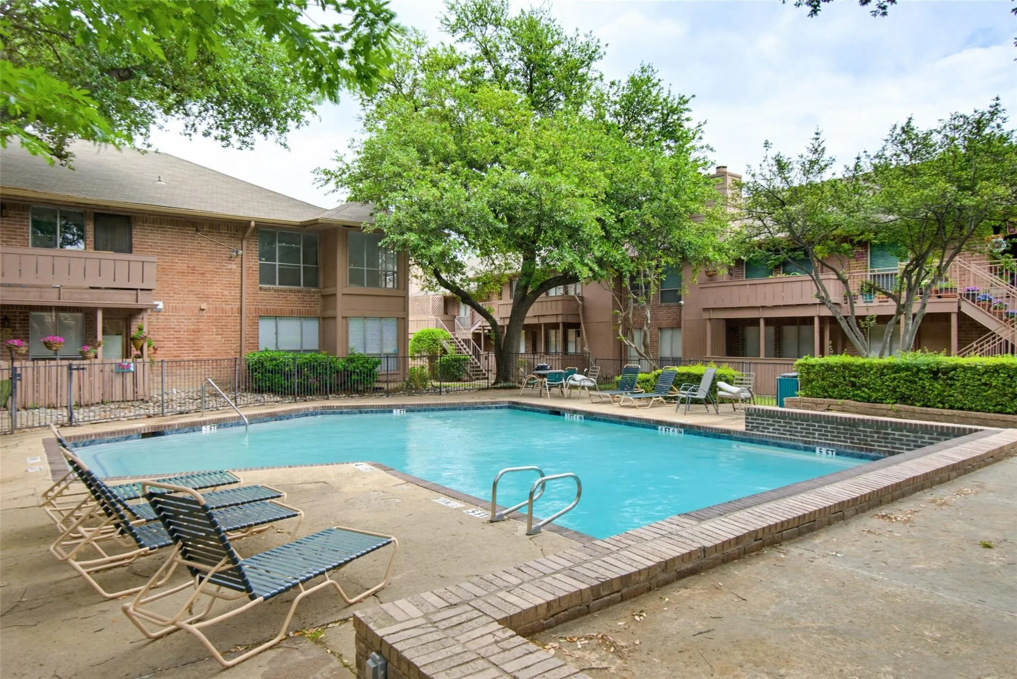 Condominium For Sale in Dallas County , 10532 Stone Canyon Road 209, Dallas, Texas 75230, 2 Bedroom, 2 Bathroom, Garage spaces, 932 Sqft, built in 1970, Preowned, mls#21253740, Real Estate Agent in Dallas, Homes For Sale in Dallas county, Homes For Sale in Dallas, Realtor in Dallas Texas, Real Estate Brokerage Independent Realty Texas, Luminita Cordes Realtor