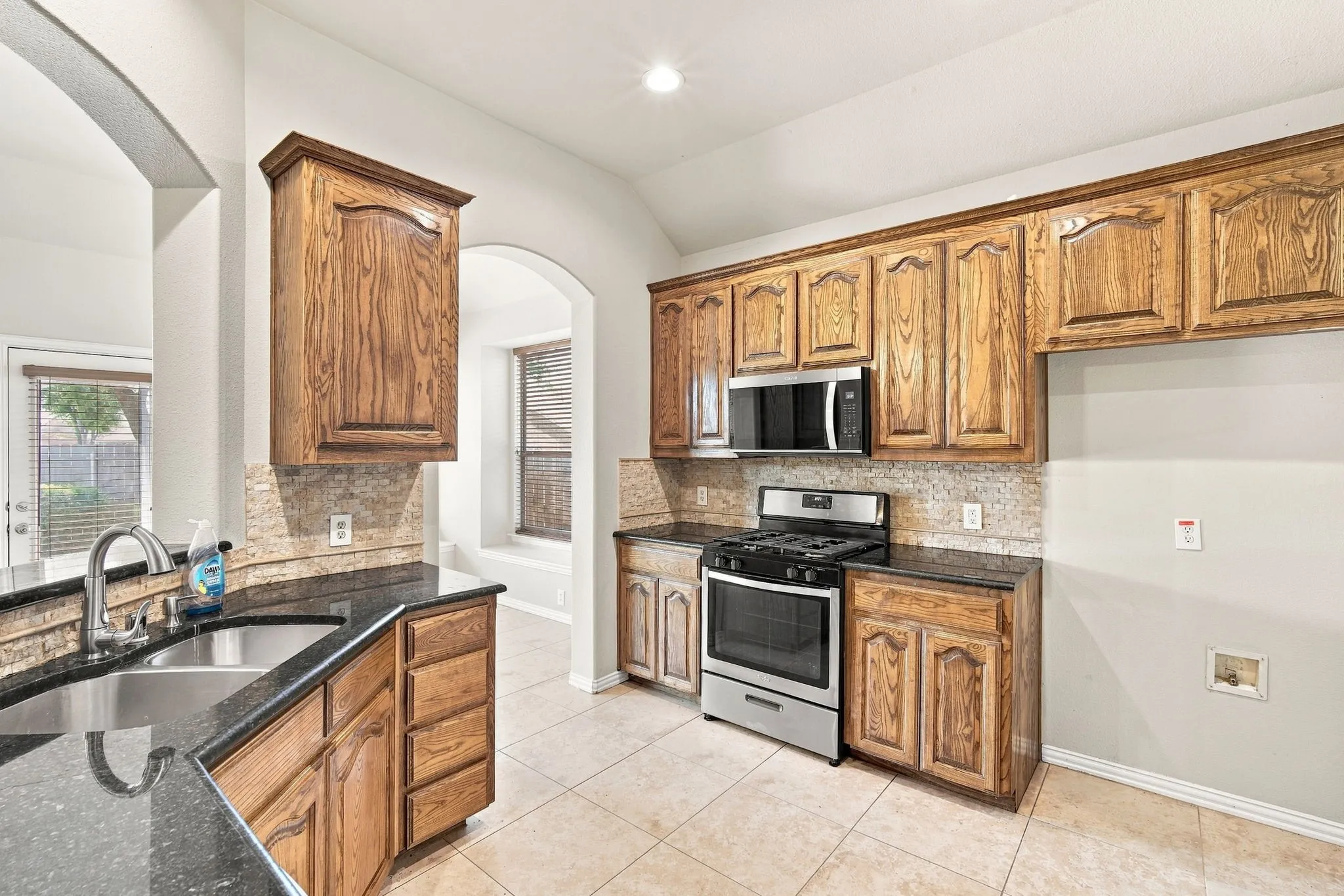 Single Family Residence For Sale in Denton County , 1020 Lake Hollow Drive, Little Elm, Texas 75068, 3 Bedroom, 2 Bathroom, 2 Garage spaces, 1,660 Sqft, built in 2007, mls#21248415, Real Estate Agent in Little Elm, Homes For Sale in Denton county, Homes For Sale in Little Elm, Realtor in Little Elm Texas, Real Estate Brokerage Independent Realty Texas, Luminita Cordes Realtor