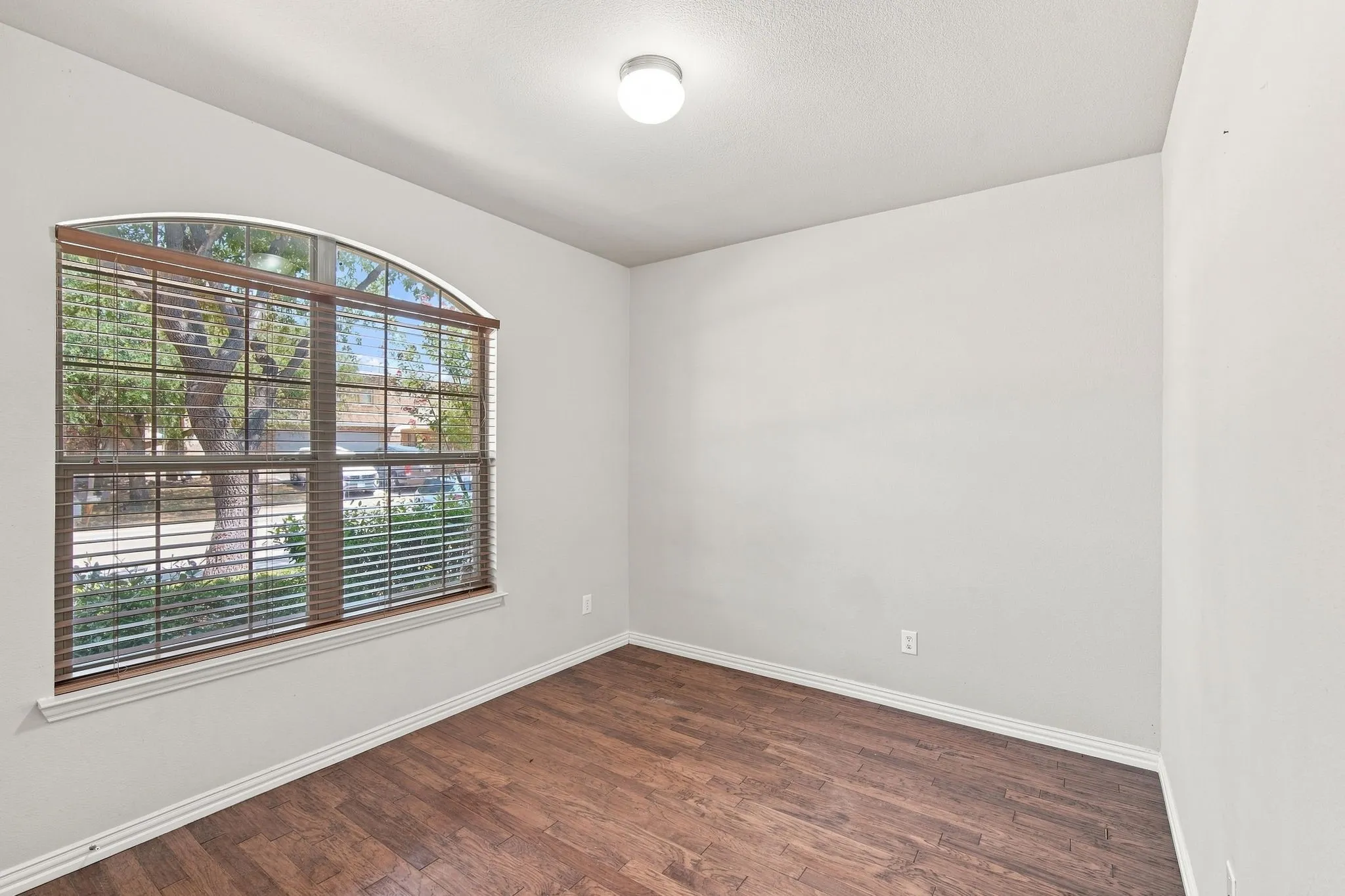Single Family Residence For Sale in Denton County , 1020 Lake Hollow Drive, Little Elm, Texas 75068, 3 Bedroom, 2 Bathroom, 2 Garage spaces, 1,660 Sqft, built in 2007, mls#21248415, Real Estate Agent in Little Elm, Homes For Sale in Denton county, Homes For Sale in Little Elm, Realtor in Little Elm Texas, Real Estate Brokerage Independent Realty Texas, Luminita Cordes Realtor