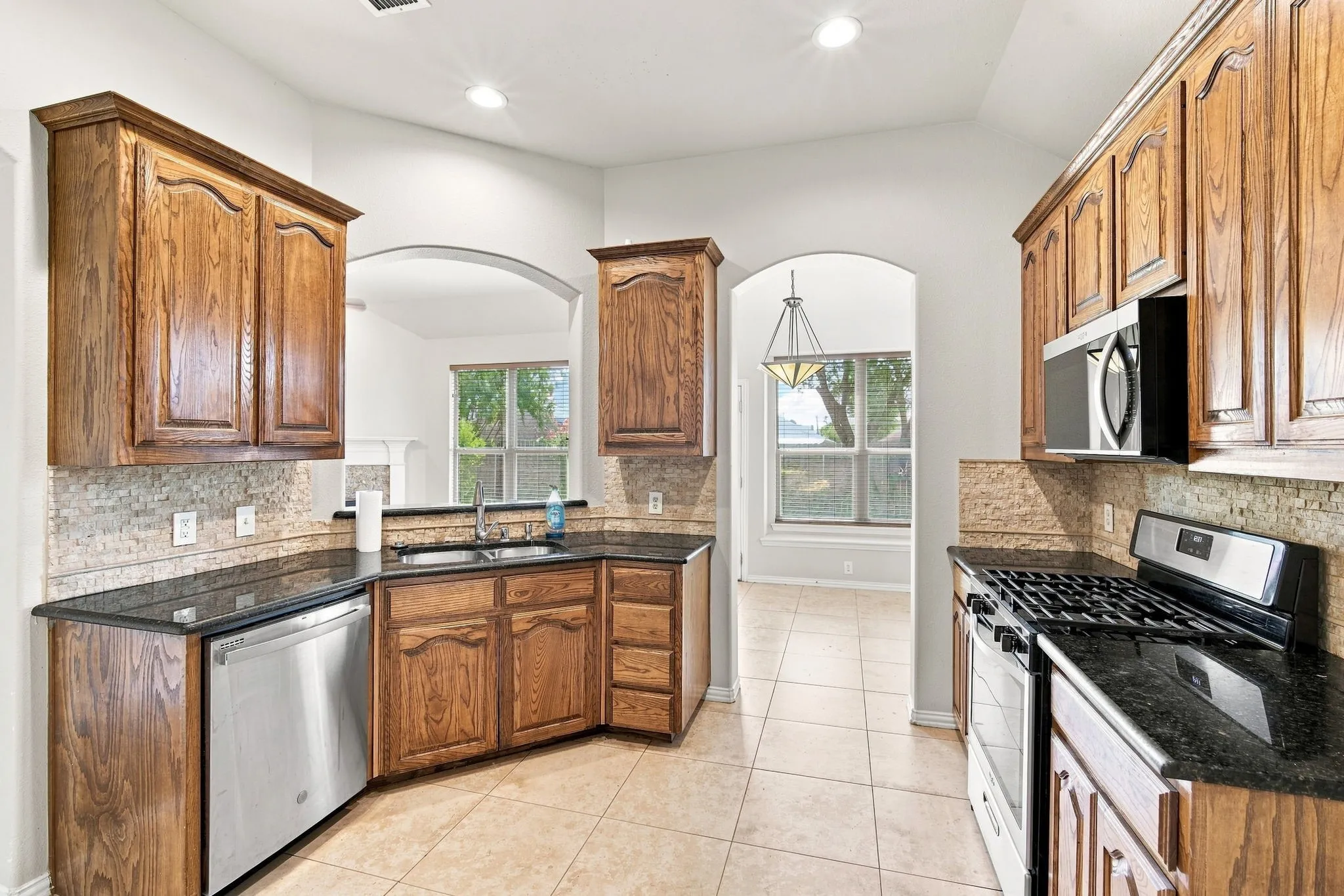 Single Family Residence For Sale in Denton County , 1020 Lake Hollow Drive, Little Elm, Texas 75068, 3 Bedroom, 2 Bathroom, 2 Garage spaces, 1,660 Sqft, built in 2007, mls#21248415, Real Estate Agent in Little Elm, Homes For Sale in Denton county, Homes For Sale in Little Elm, Realtor in Little Elm Texas, Real Estate Brokerage Independent Realty Texas, Luminita Cordes Realtor