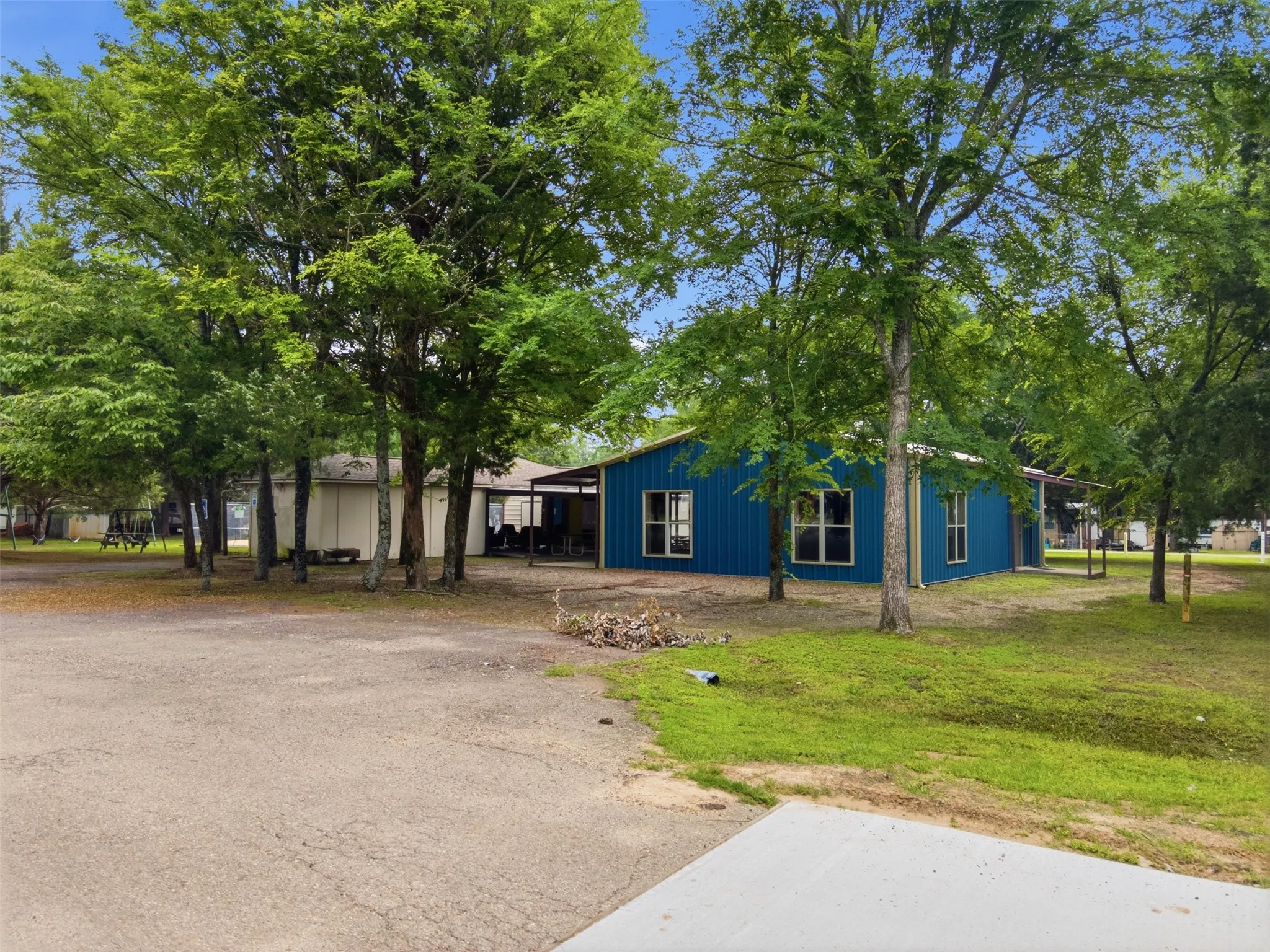 Manufactured Home For Sale in Wood County , 6435 FM 17 375, Yantis, Texas 75497, 1 Bedroom, 1 Bathroom, Garage spaces, 1,065 Sqft, built in 0, Preowned, mls#21255766, Real Estate Agent in Yantis, Homes For Sale in Wood county, Homes For Sale in Yantis, Realtor in Yantis Texas, Real Estate Brokerage Independent Realty Texas, Luminita Cordes Realtor