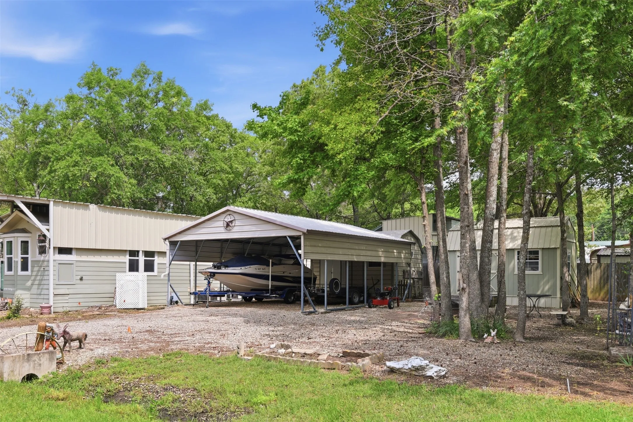 Manufactured Home For Sale in Wood County , 6435 FM 17 375, Yantis, Texas 75497, 1 Bedroom, 1 Bathroom, Garage spaces, 1,065 Sqft, built in 0, Preowned, mls#21255766, Real Estate Agent in Yantis, Homes For Sale in Wood county, Homes For Sale in Yantis, Realtor in Yantis Texas, Real Estate Brokerage Independent Realty Texas, Luminita Cordes Realtor