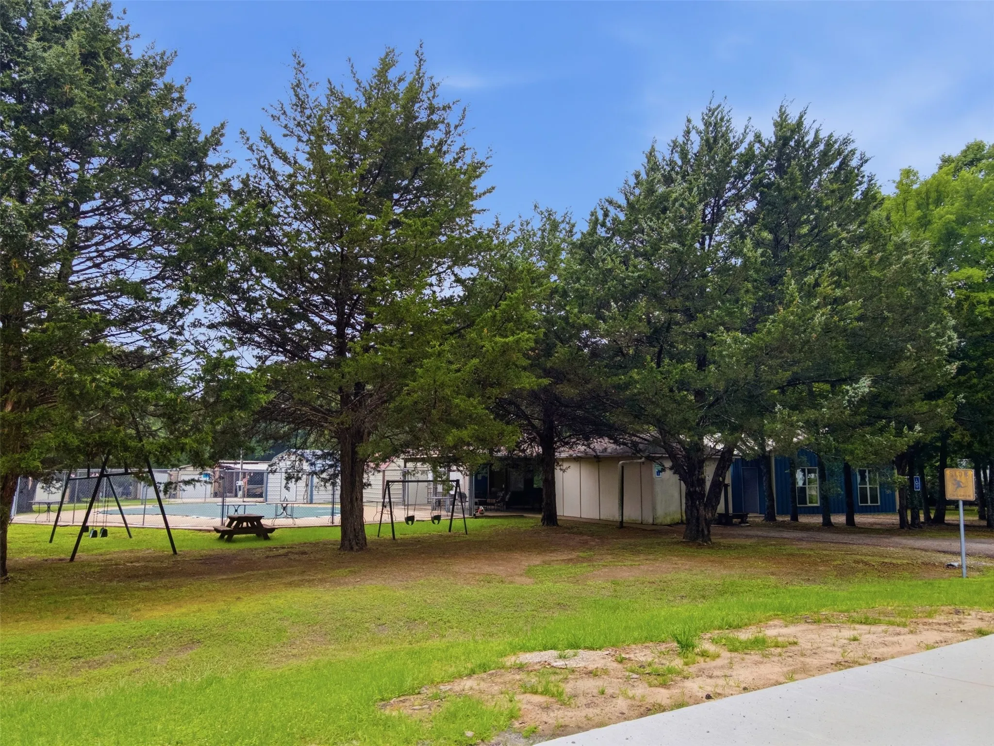 Manufactured Home For Sale in Wood County , 6435 FM 17 375, Yantis, Texas 75497, 1 Bedroom, 1 Bathroom, Garage spaces, 1,065 Sqft, built in 0, Preowned, mls#21255766, Real Estate Agent in Yantis, Homes For Sale in Wood county, Homes For Sale in Yantis, Realtor in Yantis Texas, Real Estate Brokerage Independent Realty Texas, Luminita Cordes Realtor