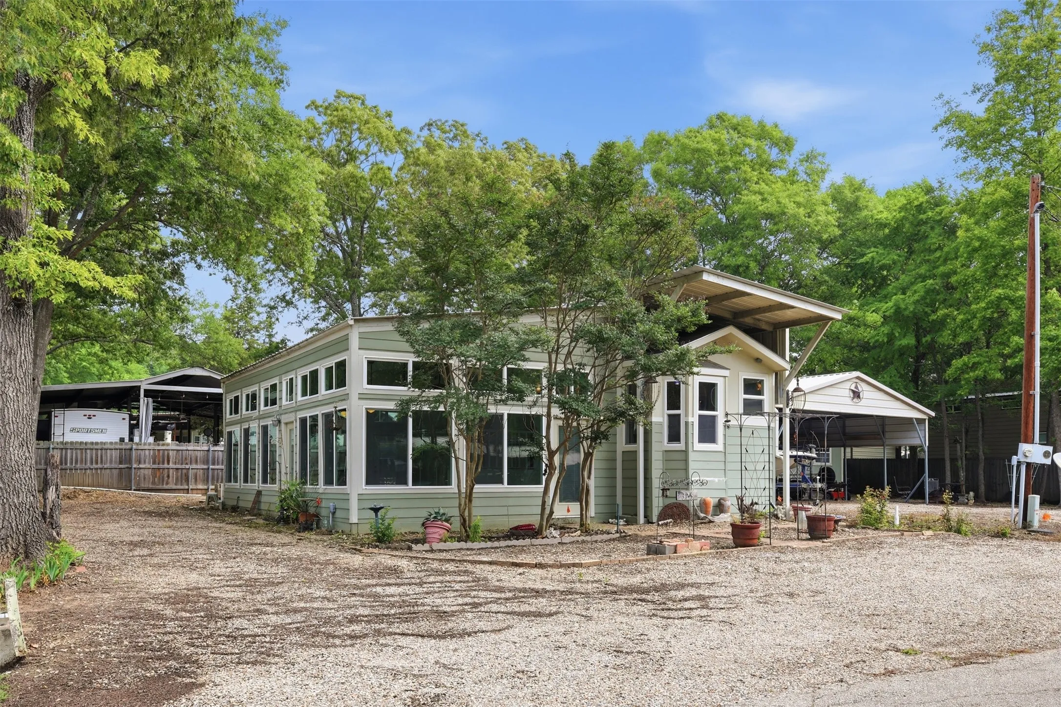 Manufactured Home For Sale in Wood County , 6435 FM 17 375, Yantis, Texas 75497, 1 Bedroom, 1 Bathroom, Garage spaces, 1,065 Sqft, built in 0, Preowned, mls#21255766, Real Estate Agent in Yantis, Homes For Sale in Wood county, Homes For Sale in Yantis, Realtor in Yantis Texas, Real Estate Brokerage Independent Realty Texas, Luminita Cordes Realtor